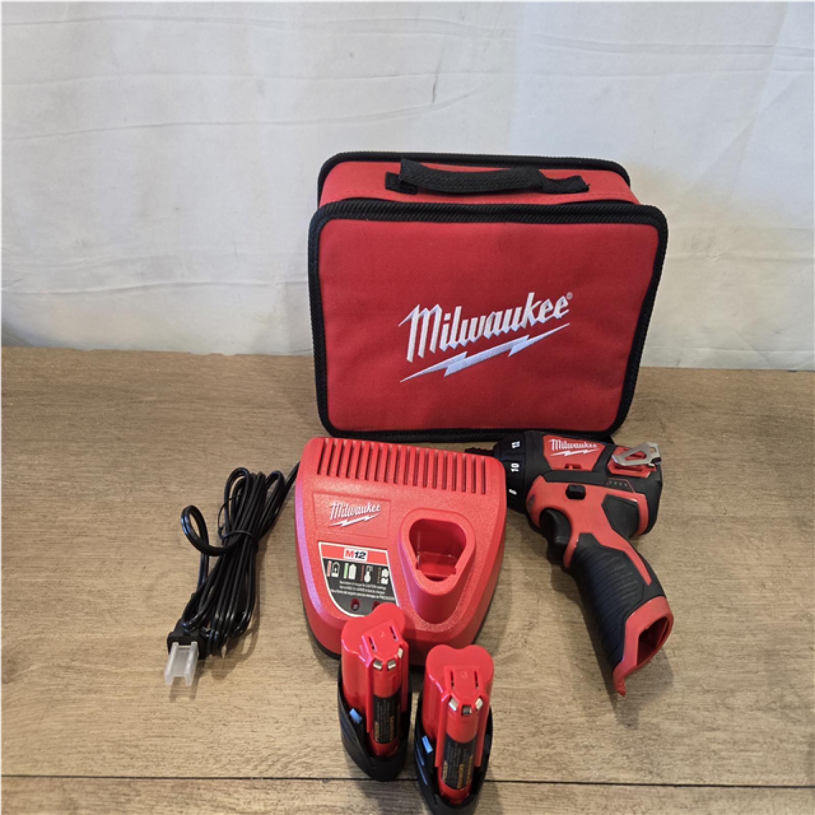 AS-IS Milwaukee 12V Lithium-Ion Cordless 1/4 in. Hex Screwdriver Kit