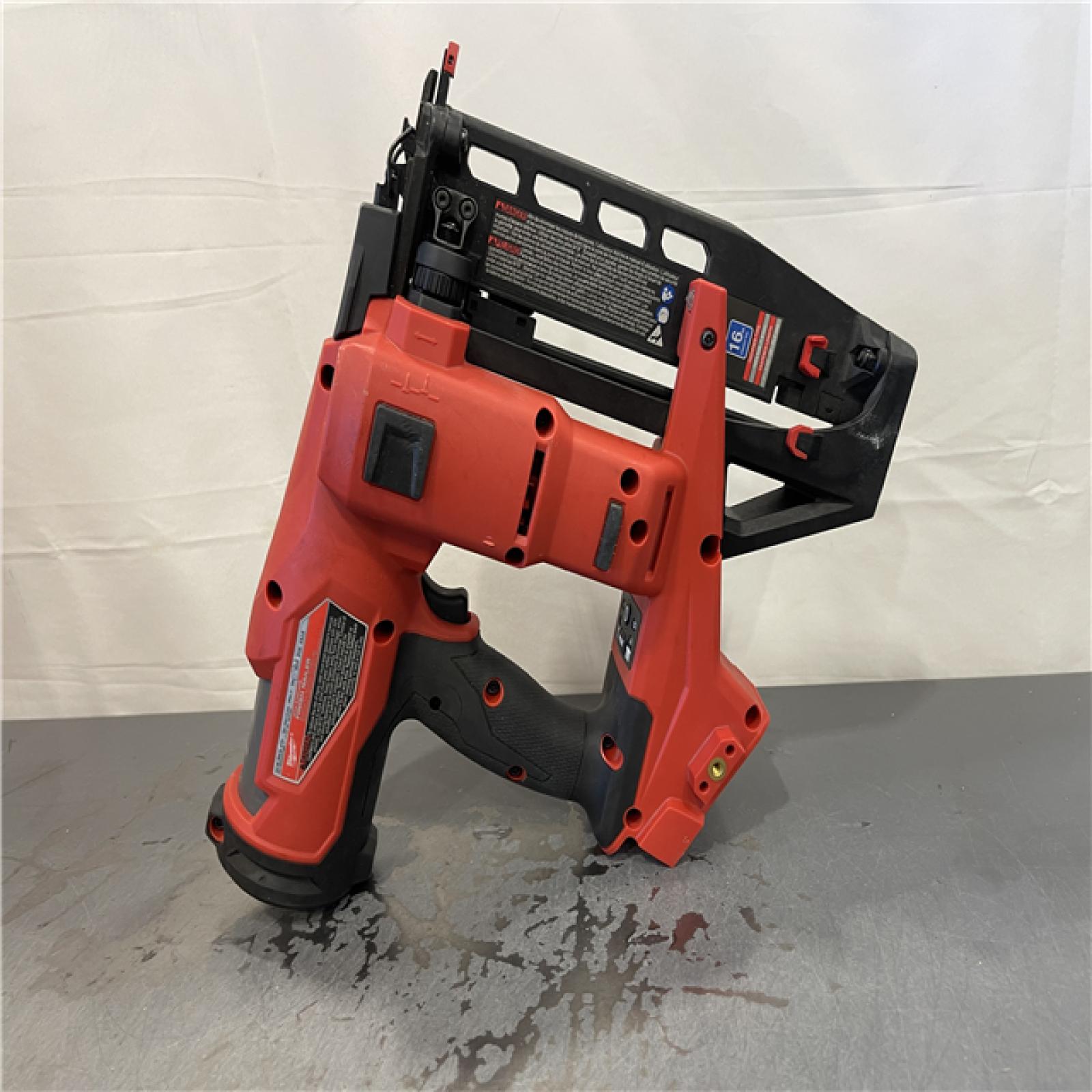 AS-IS - MILWAUKEE M18 FUEL 18-Volt Lithium-Ion Brushless Cordless Gen ll 16-Gauge Straight Finish Nailer