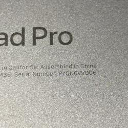 AS-IS Apple iPad Pro 12.9 6th Generation MNXU3LL/A  - Space Gray 512GB