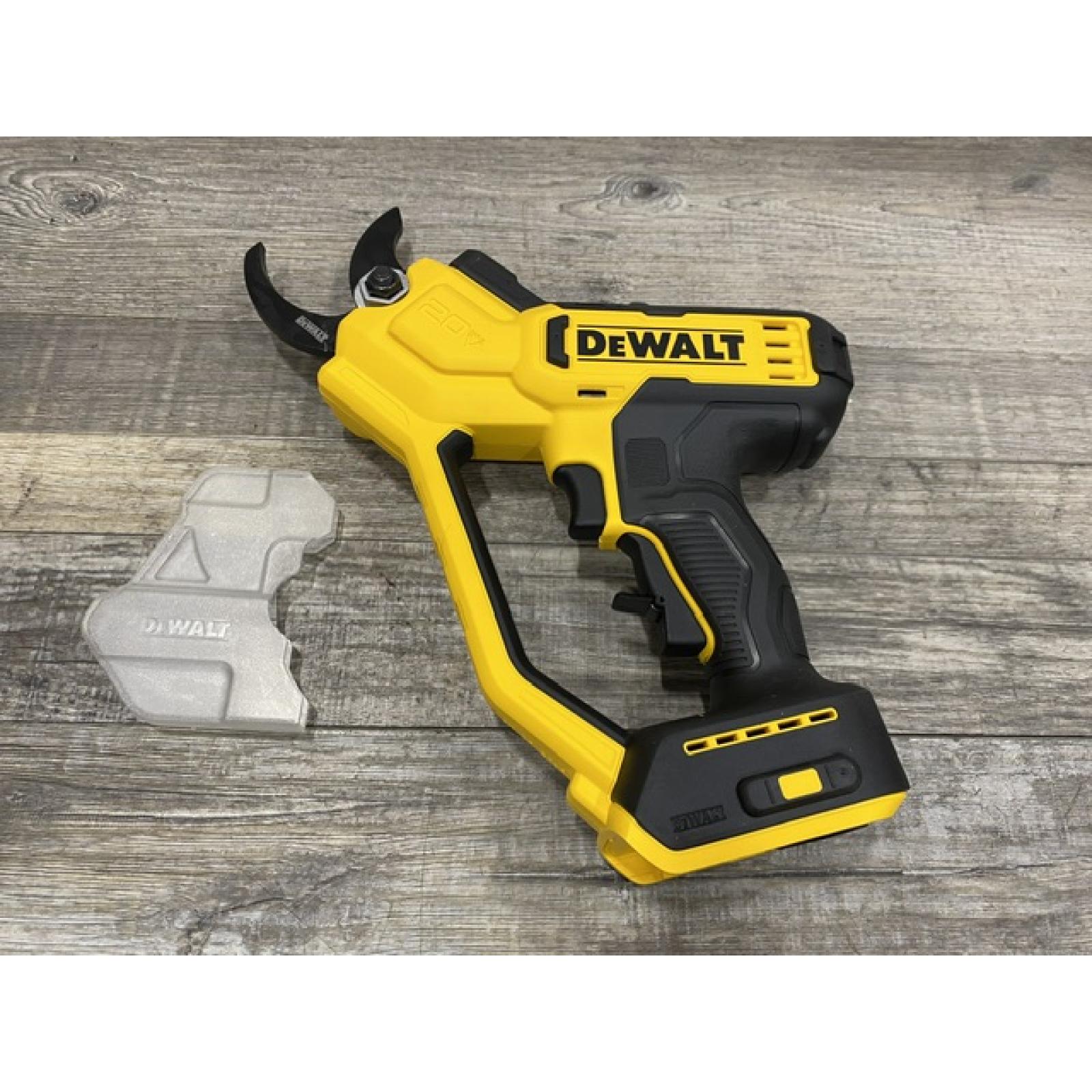 AS-IS DEWALT 20V MAX Cordless Battery Powered Pruner Kit