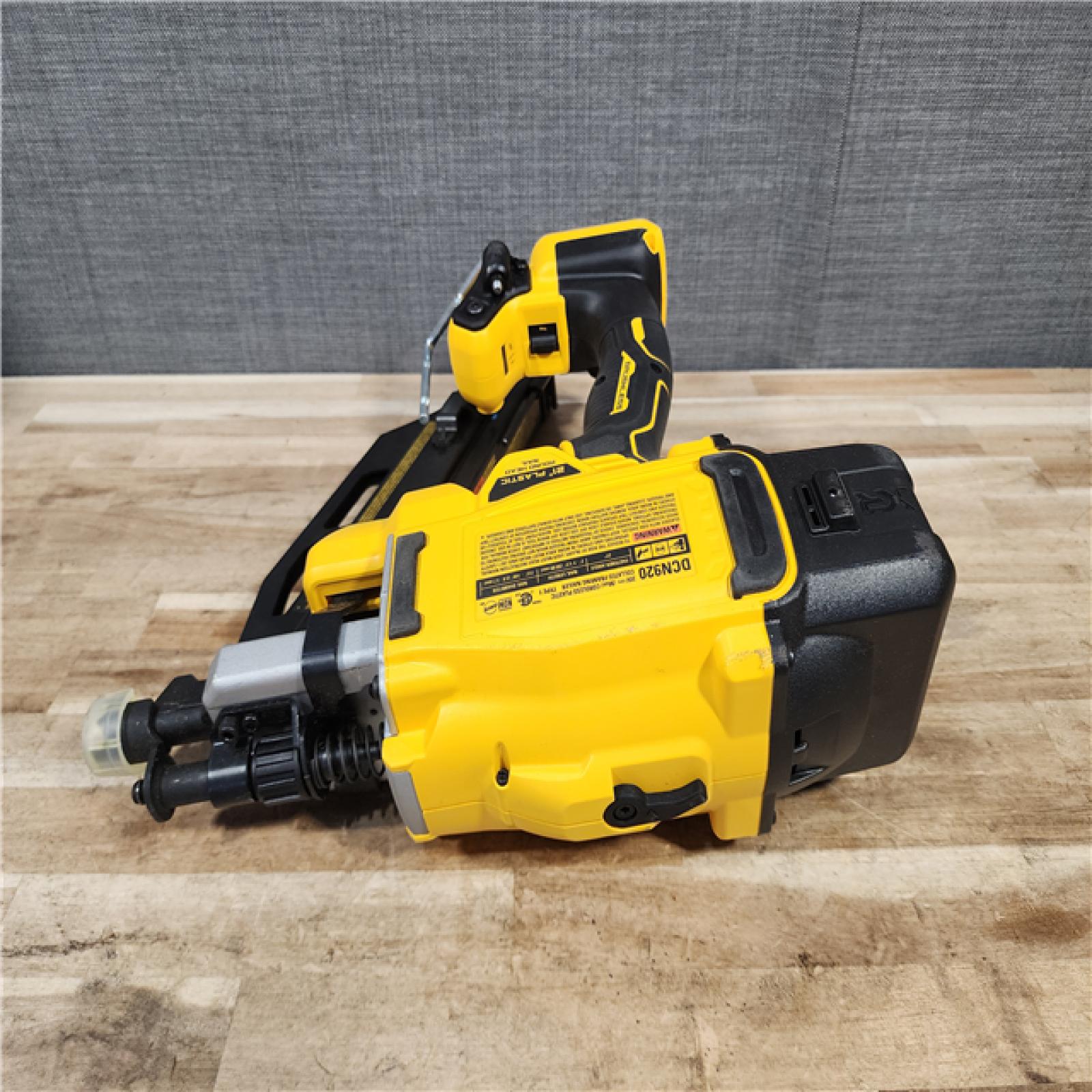 HOUSTON LOCATION - AS-IS (APPEARS LIKE NEW) DEWALT 20-Volt 21° Cordless Framing Nailer (Tool-Only)