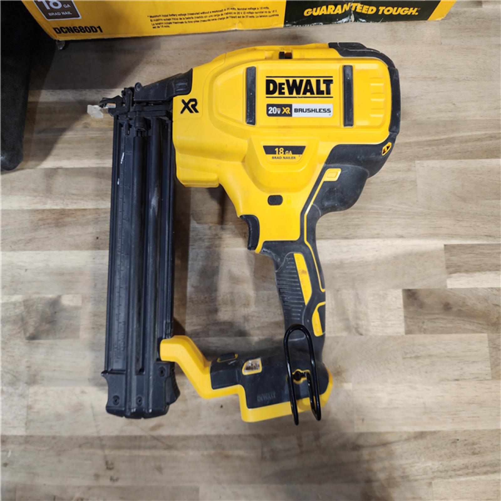 HOUSTON LOCATION - AS-IS DEWALT 20V MAX XR 18 Gauge Brad Nailer Kit
