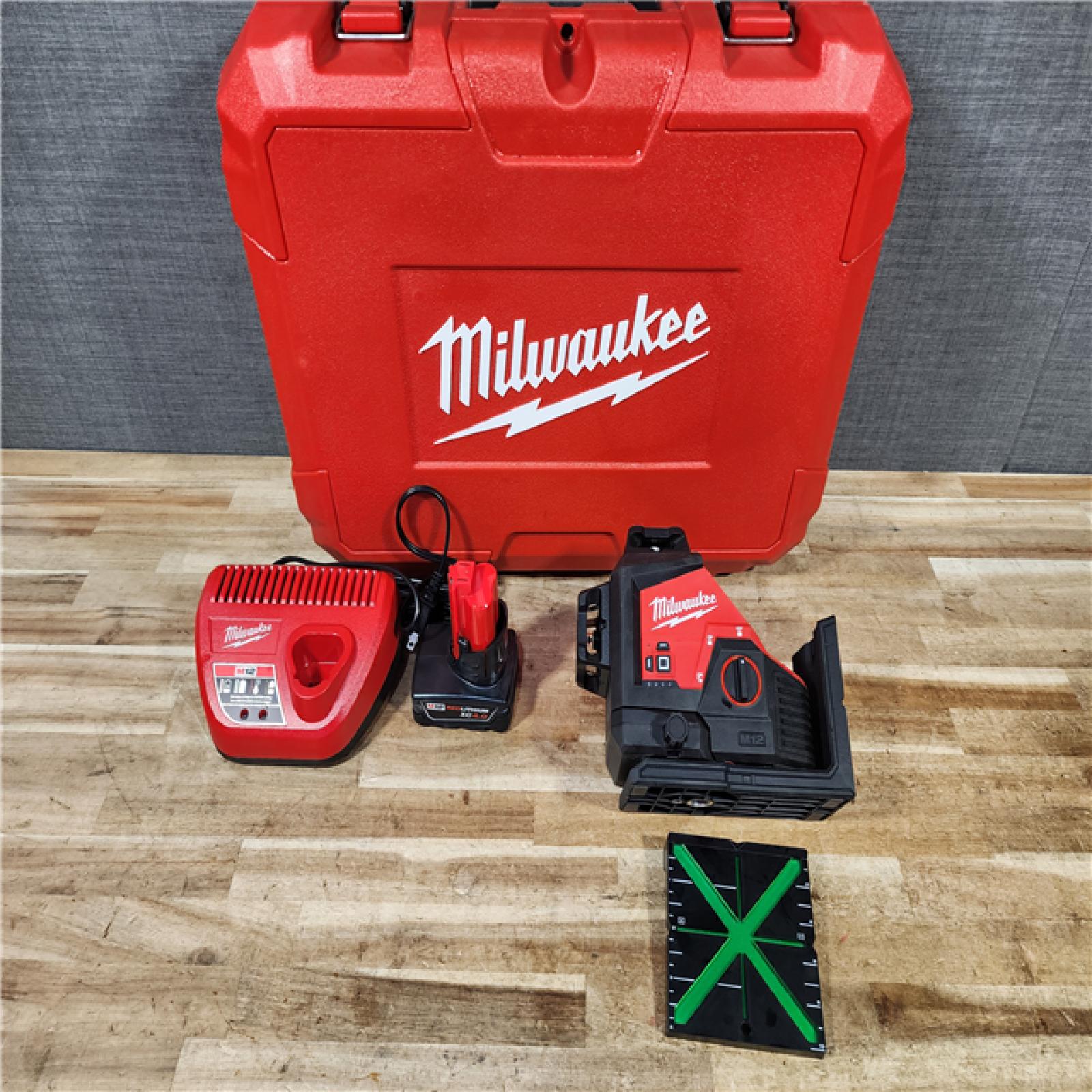HOUSTON LOCATION - AS - IS Milwaukee 12-Volt Lithium-Ion Cordless Green 250 ft. 3-Plane Laser Level Kit