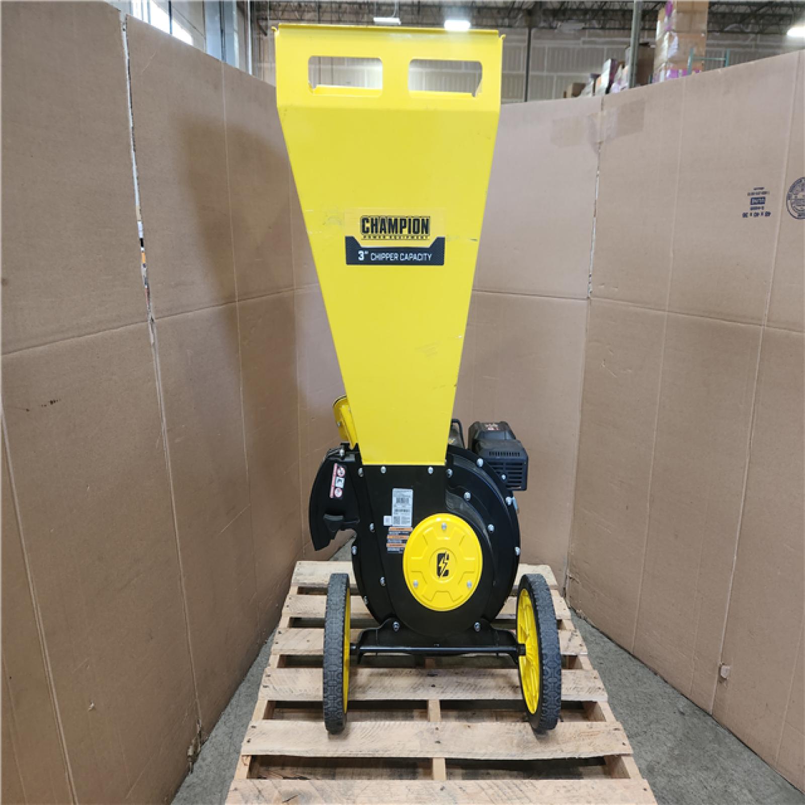 Phoenix LIKE NEW Champion Power Equipment 3 in. Dia 224 cc 2-in-1 Upright Gas Powered Wood Chipper Shredder