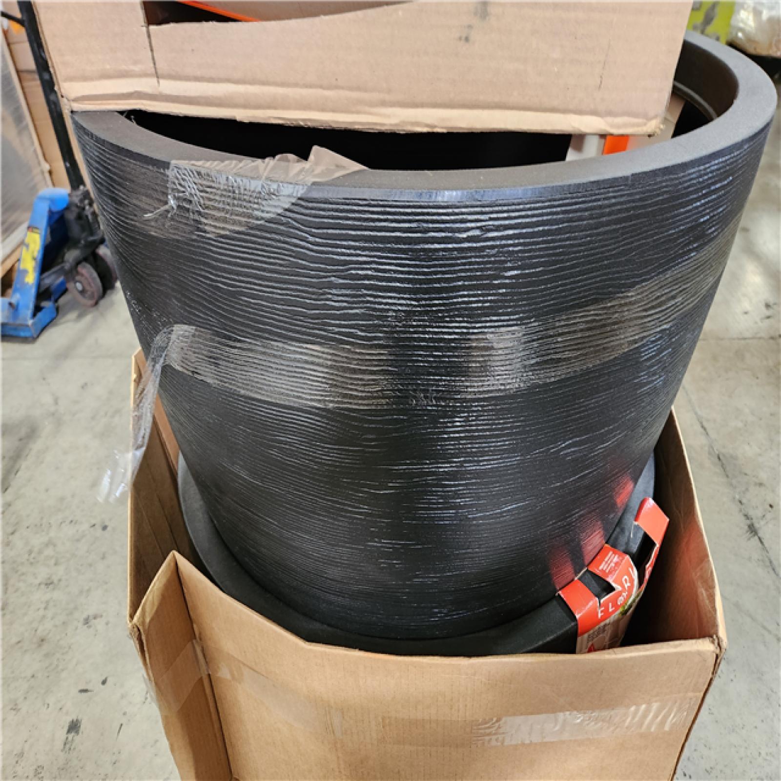 Phoenix AS-IS Mixed Planters (Various Sizes) Pallet