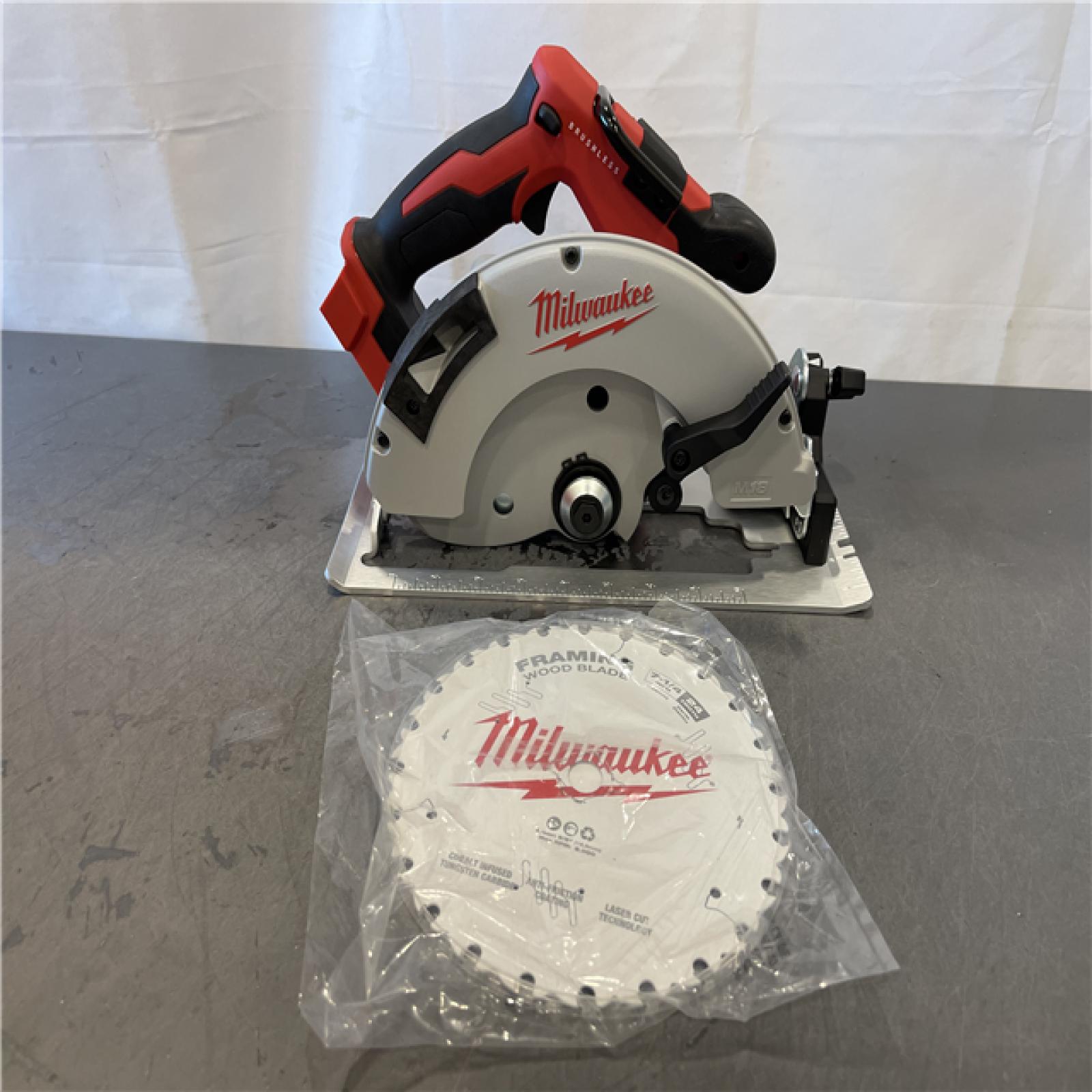 AS-IS - Milwaukee M18 18V Lithium-Ion Brushless Cordless 7-1/4 in. Circular Saw