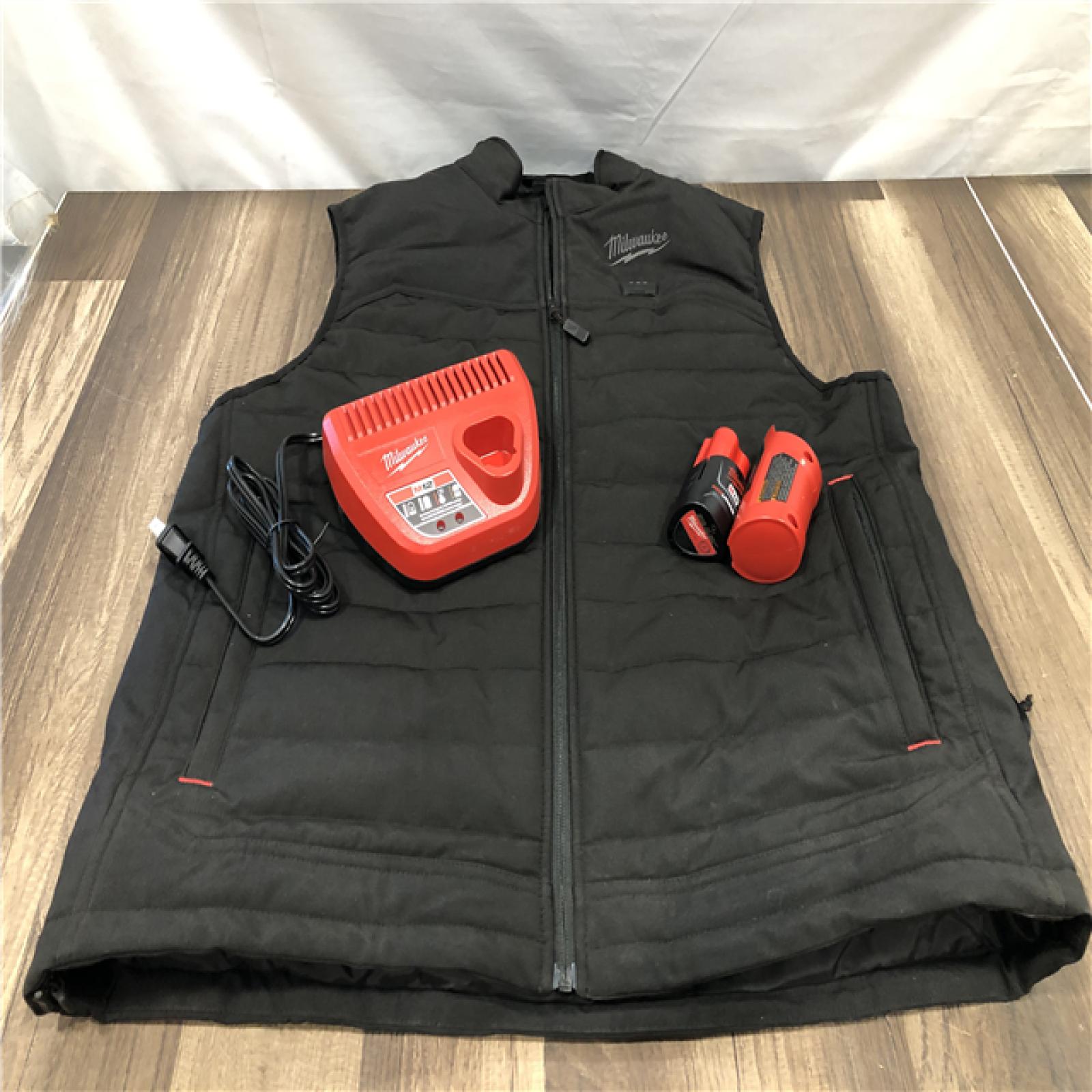AS-IS Milwaukee Men's Large 12-Volt Lithium-Ion Cordless Axis Black Heated Vest Kit