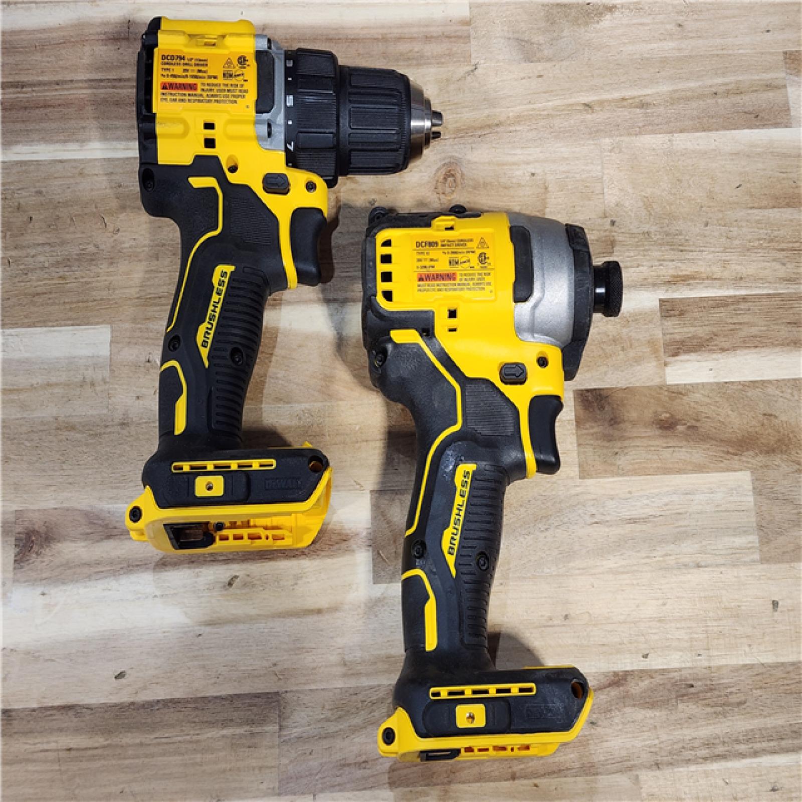 HOUSTON LOCATION - AS-IS DEWALT 2 TOOL COMBO KIT W/ (2) BATTERY & CHARGER