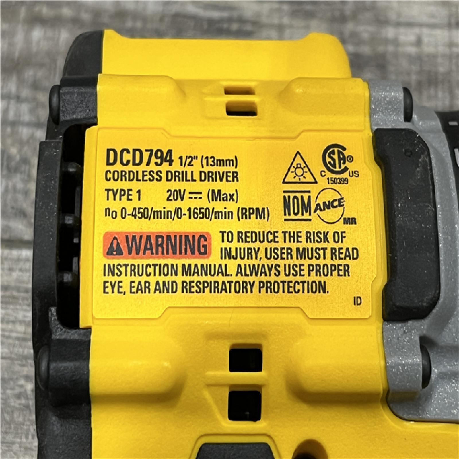 AS-IS DEWALT ATOMIC 20-Volt MAX Lithium-Ion Cordless Combo Kit