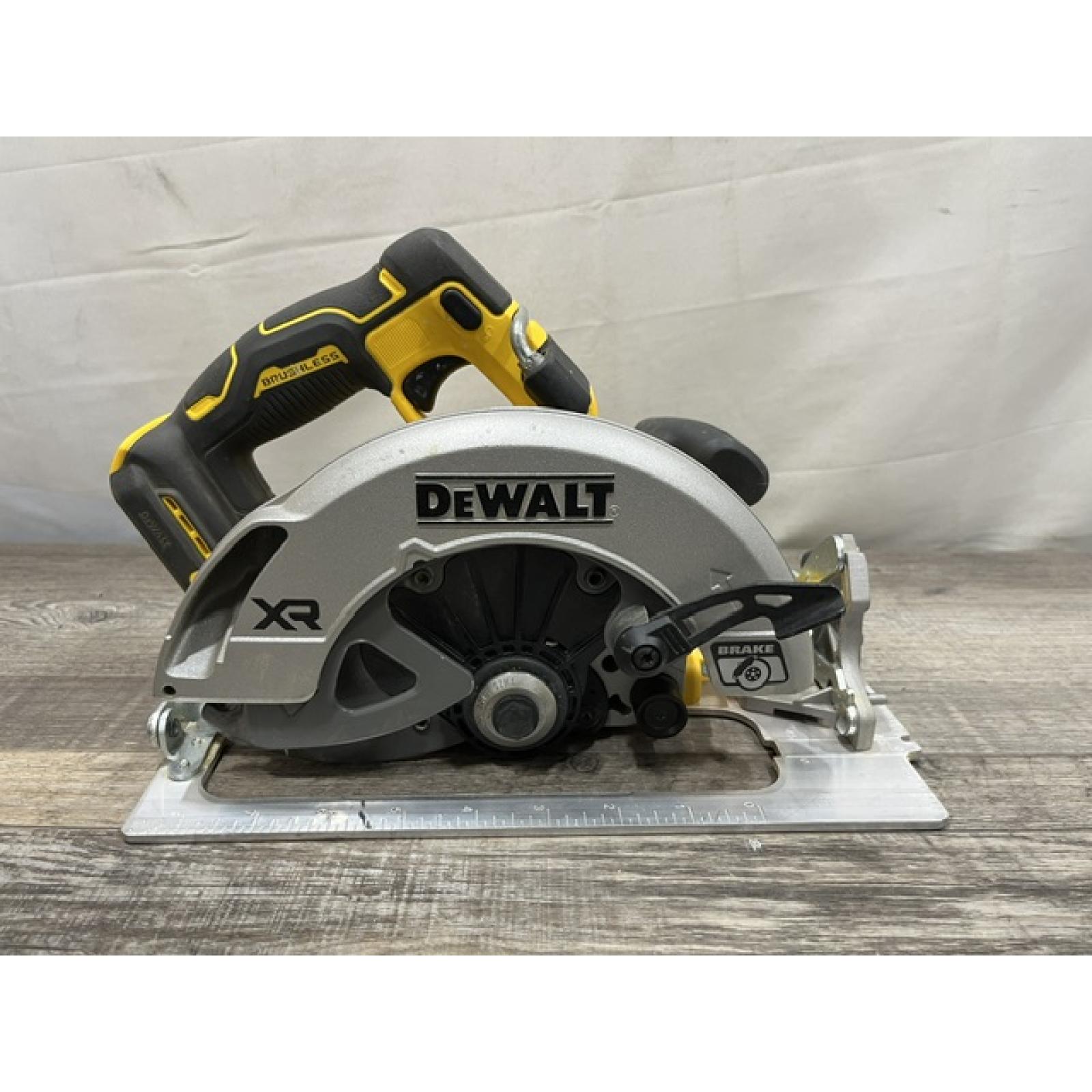 AS-IS DEWALT 20-Volt MAX 7-1/4 in. Cordless Circular Saw (Tool Only)