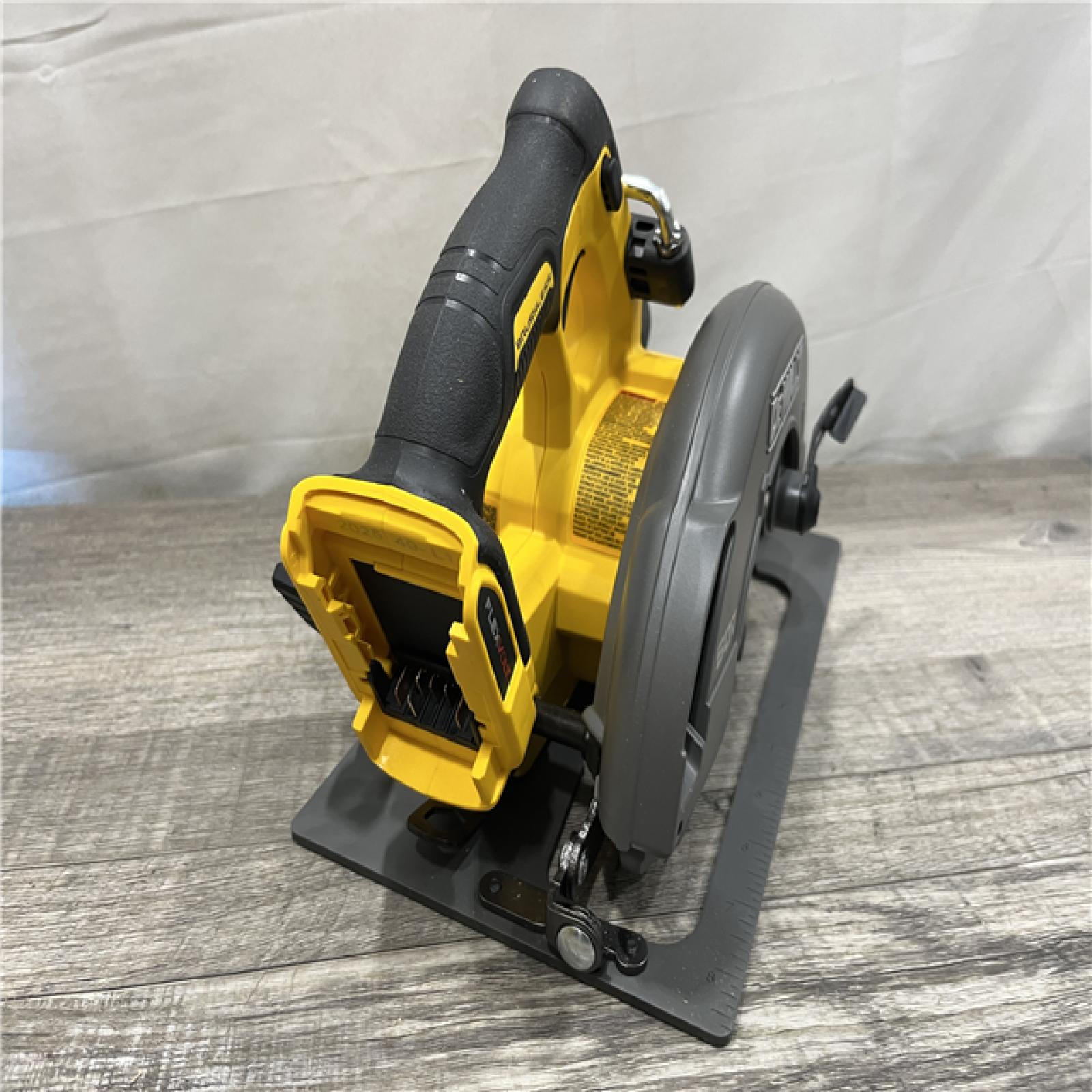 AS-IS DEWALT FLEXVOLT 60V MAX Cordless Brushless 7-1/4 in. Circular Saw with Brake (Tool Only)