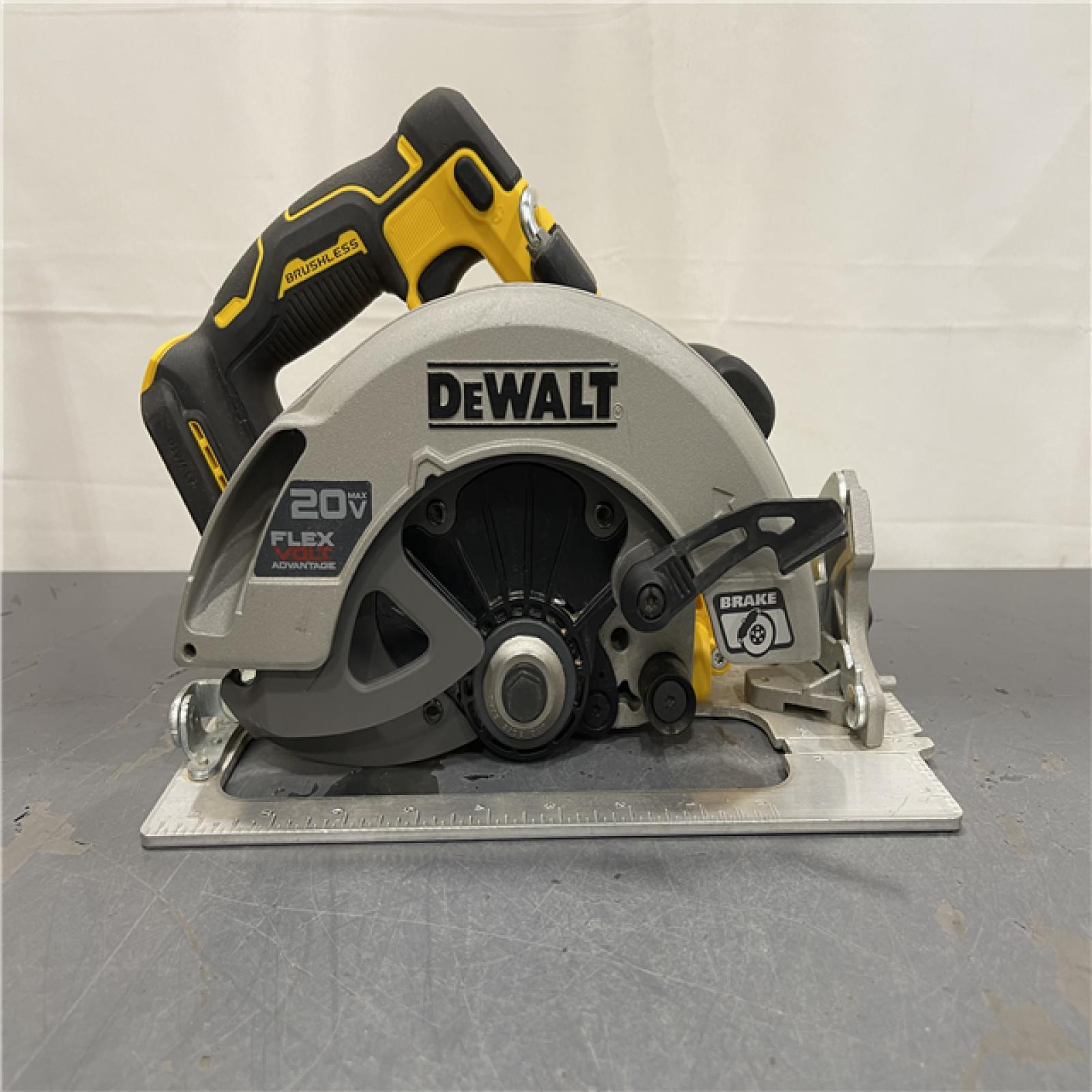 AS-IS - DEWALT 20-Volt MAX 7-1/4 in. Cordless Circular Saw