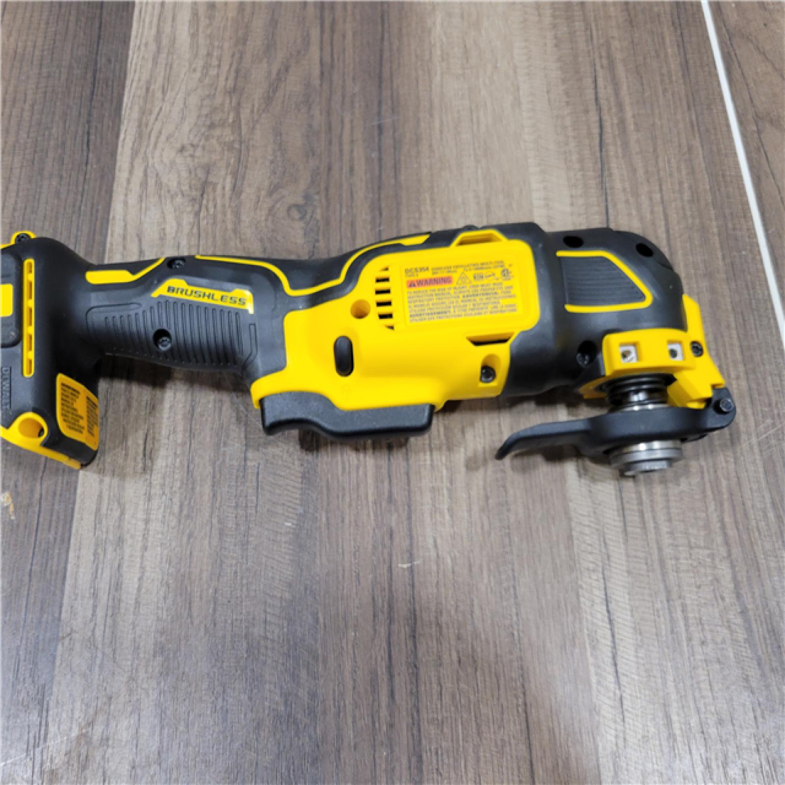 AS-IS DEWALT Atomic 20-Volt Lithium-Ion Oscillating Tool Kit with 3 Ah Battery