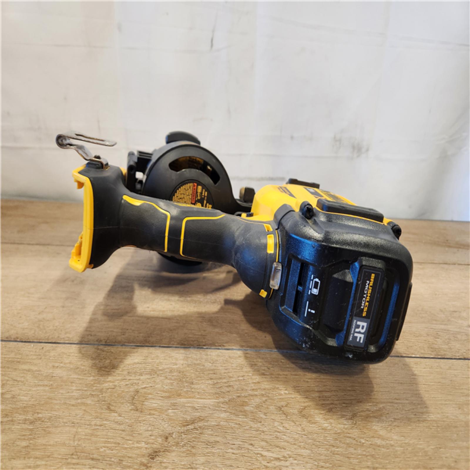 AS-IS- DEWALT 20V MAX Roofing Nailer And Cnarger