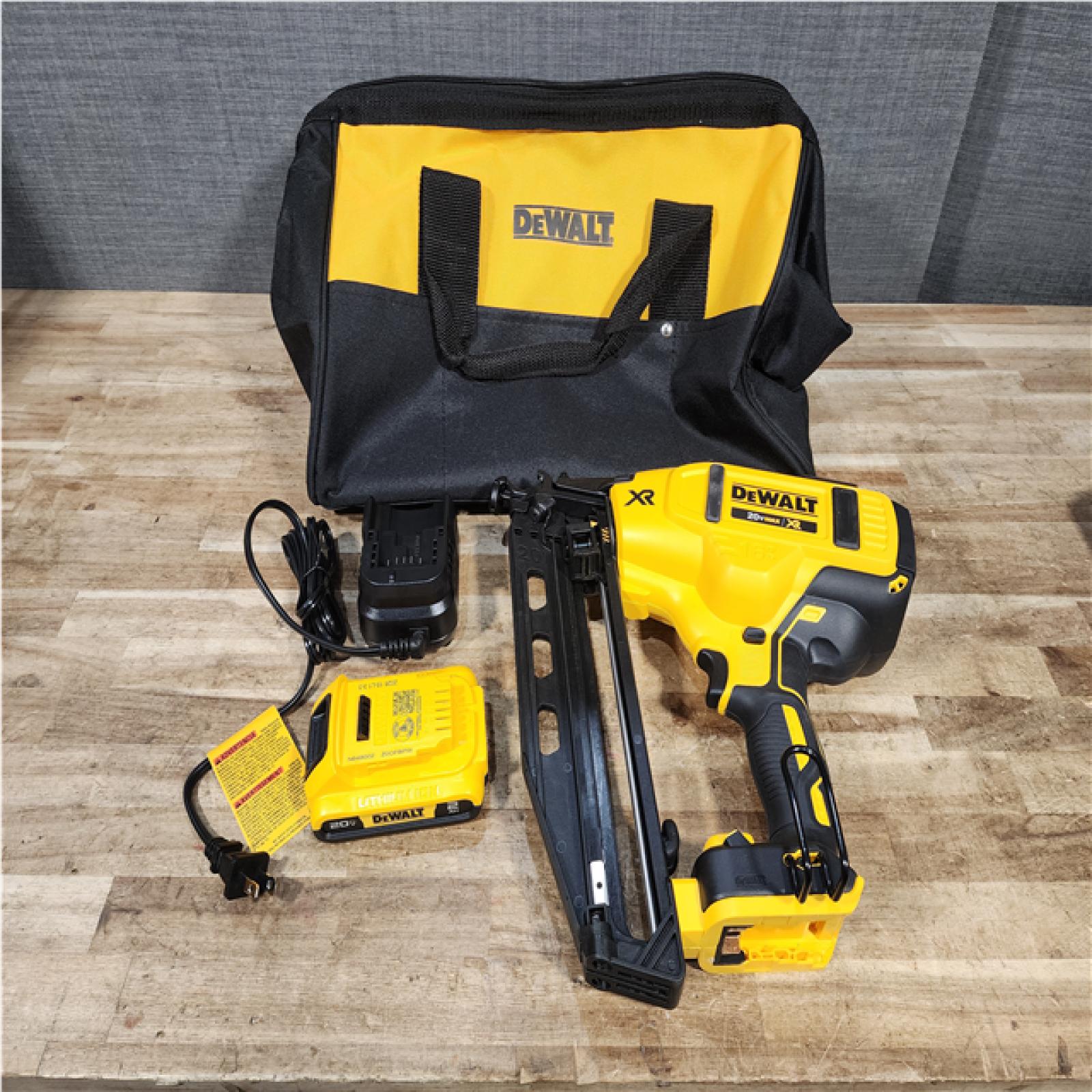 Houston Location AS-IS DEWALT 20V MAX XR 16-Gauge Electric Cordless Angled Finishing Nailer Kit
