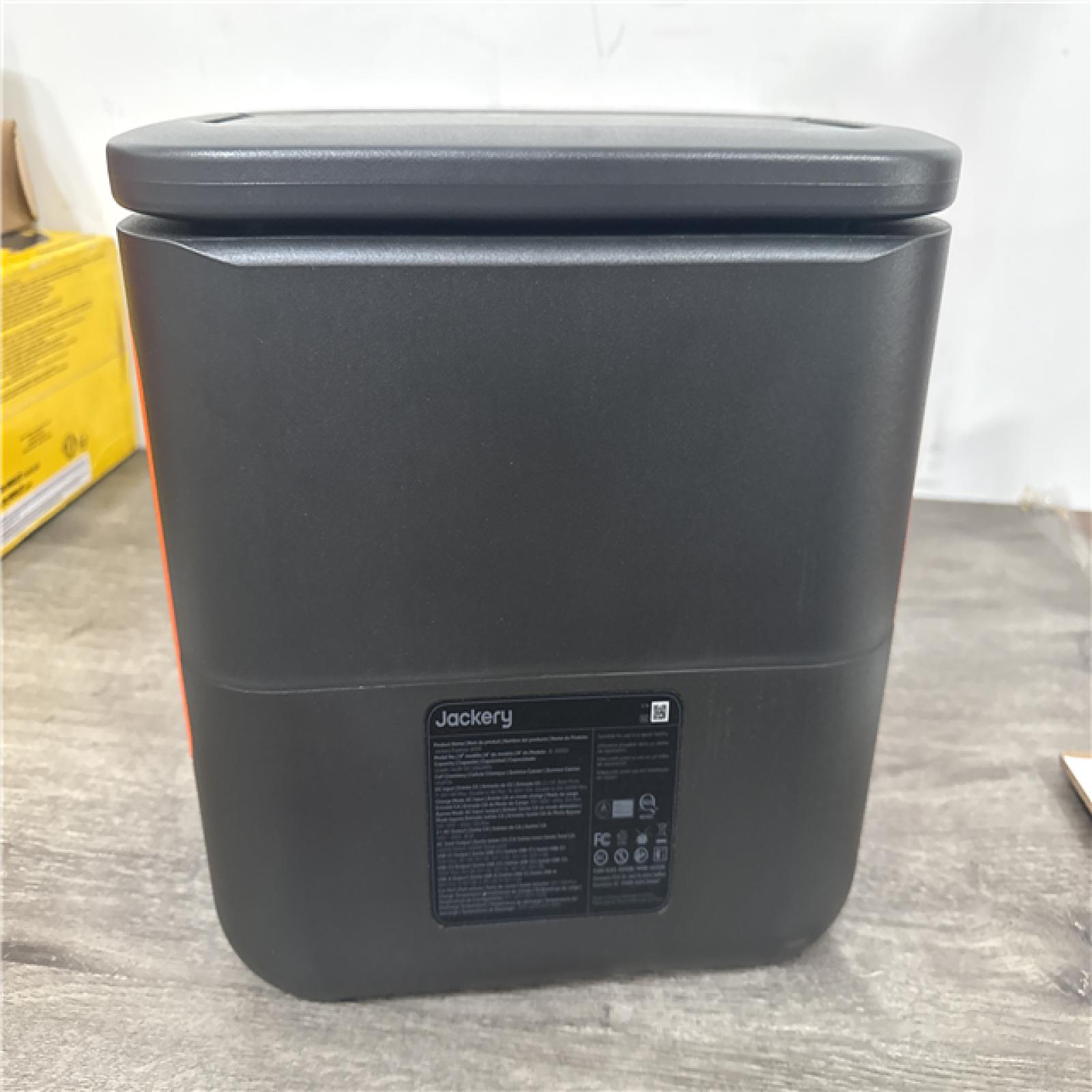 CALIFORNIA LIKE NEW JACKERY EXPLORER 2000 SOLAR GENERATOR