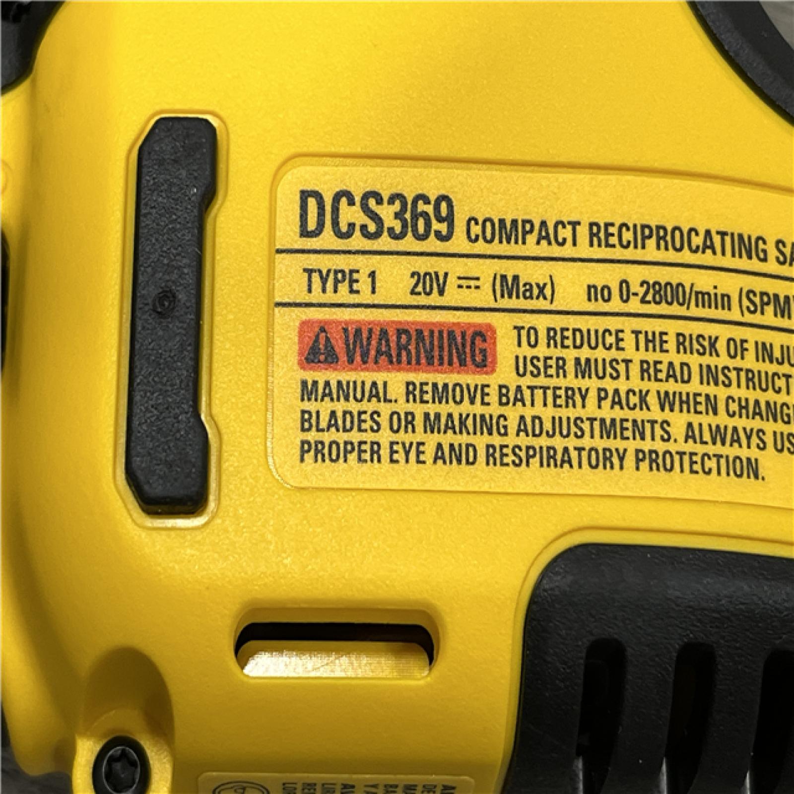 AS-IS DEWALT Atomic 20-Volt Maximum Cordless Brushless Compact Reciprocating Saw Kit