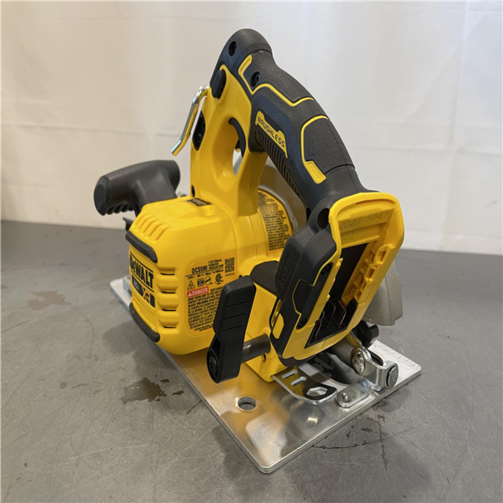 AS-IS - DEWALT 20-Volt MAX 7-1/4 in. Cordless Circular Saw
