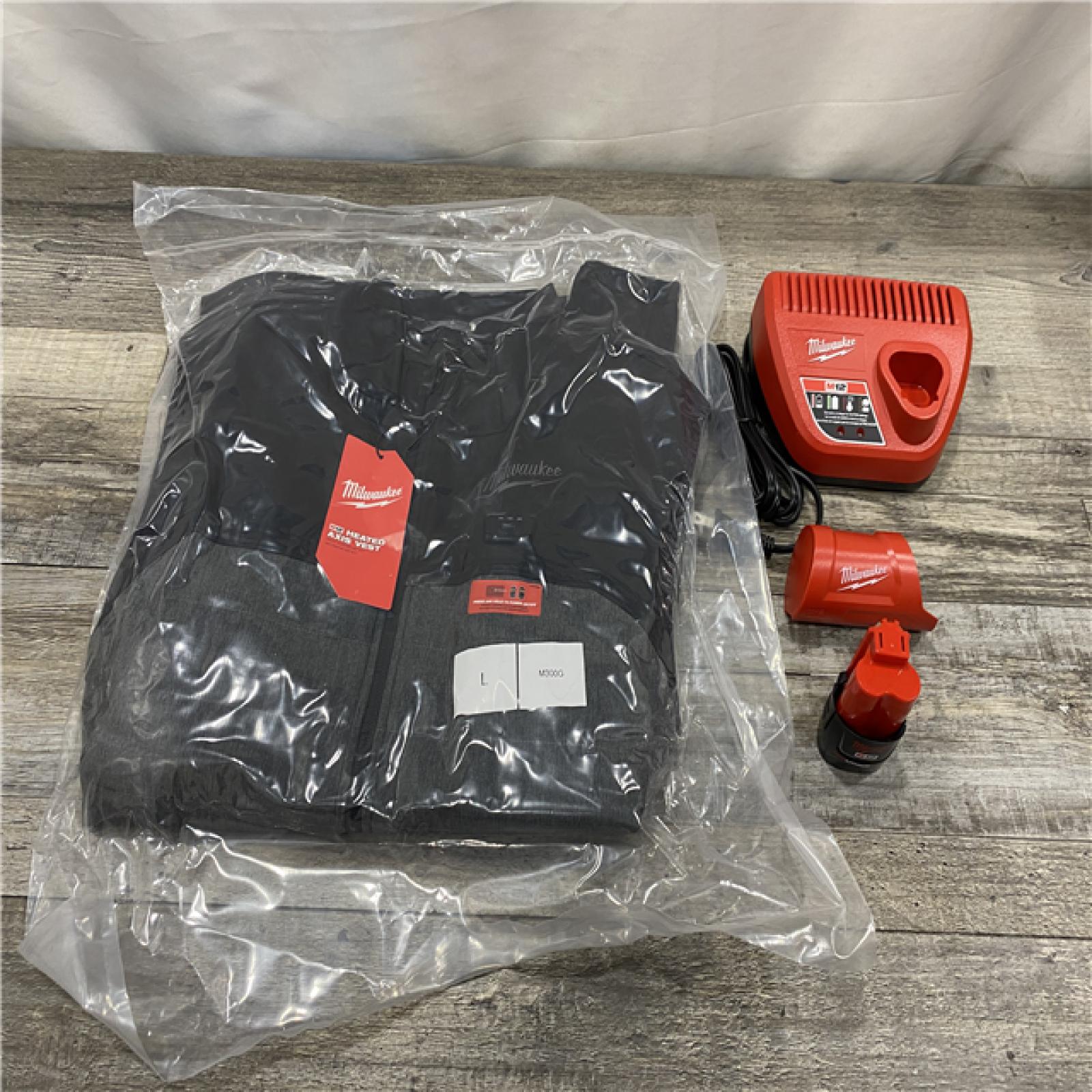 LIKE NEW - Milwaukee Men's Large 12-Volt Lithium-Ion Cordless Axis Gray Heated Quilted Vest Kit