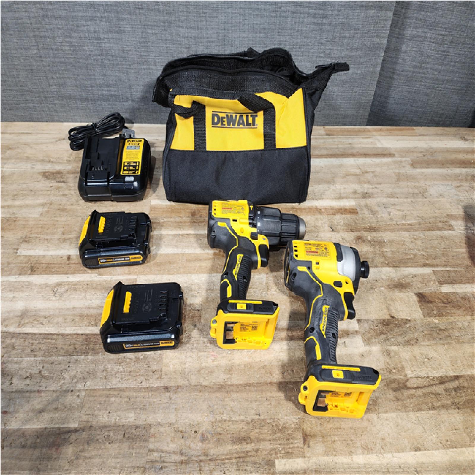 Houston Location AS-IS DeWalt Hammer Drill Driver / Impact Driver Combo Kit