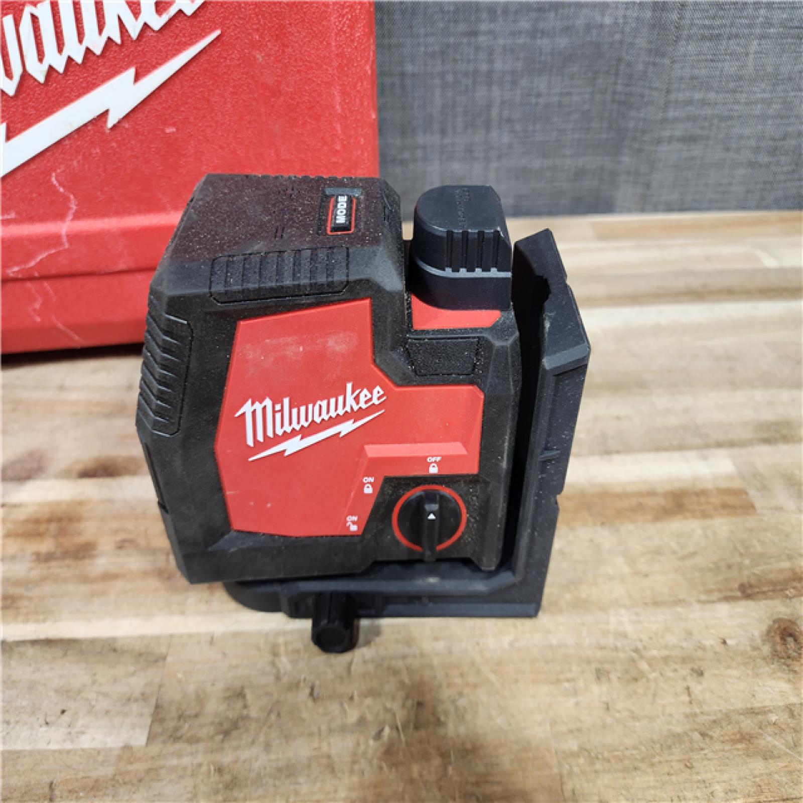 HOUSTON LOCATION - AS-IS Milwaukee 100 ft. REDLITHIUM Lithium-Ion USB Green Rechargeable Cross Line Laser Level with Charger