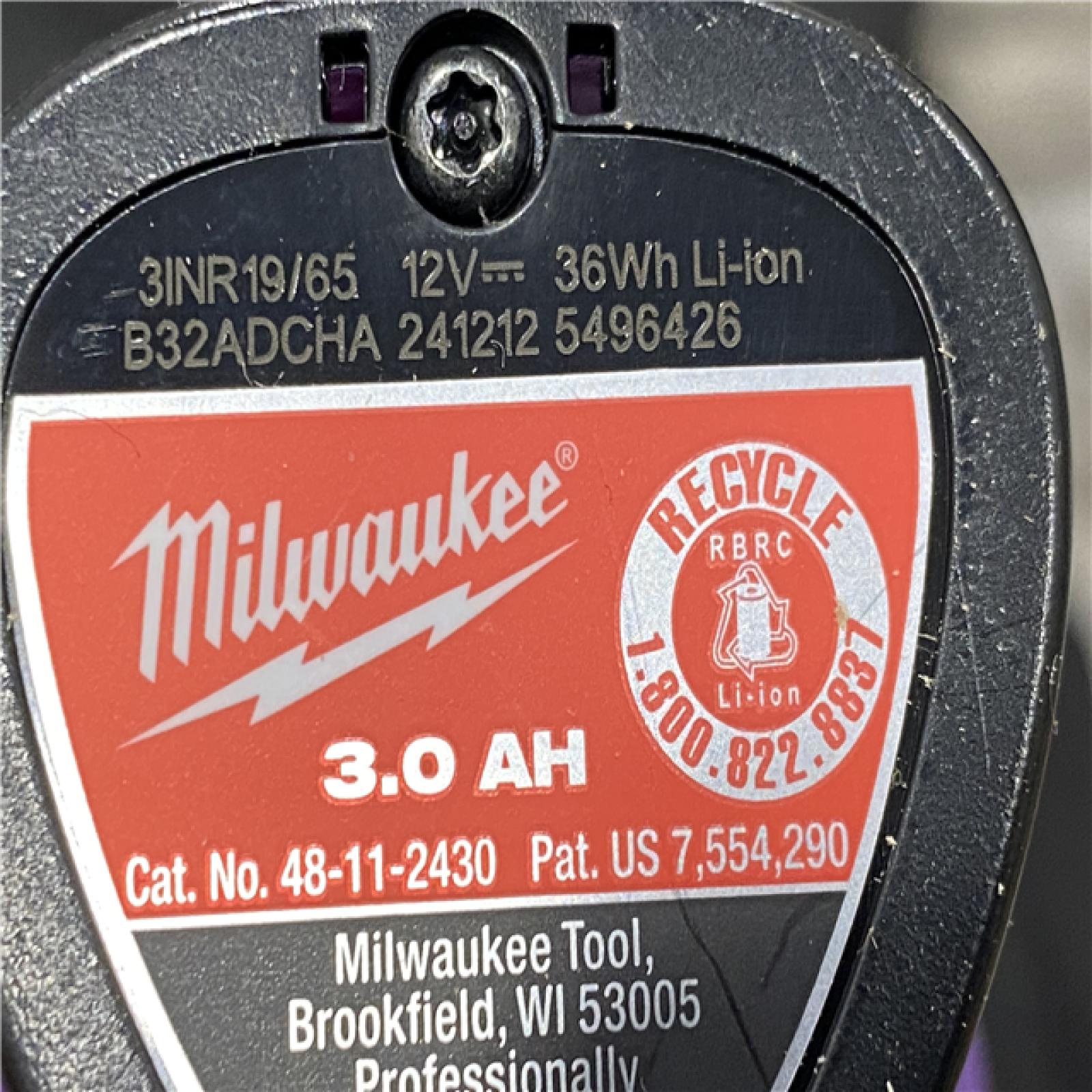 AS-IS Milwaukee Men's 2 X-Large 12V Lithium-Ion Cordless Axis Black Heated Quilted Hooded Jacket Kit