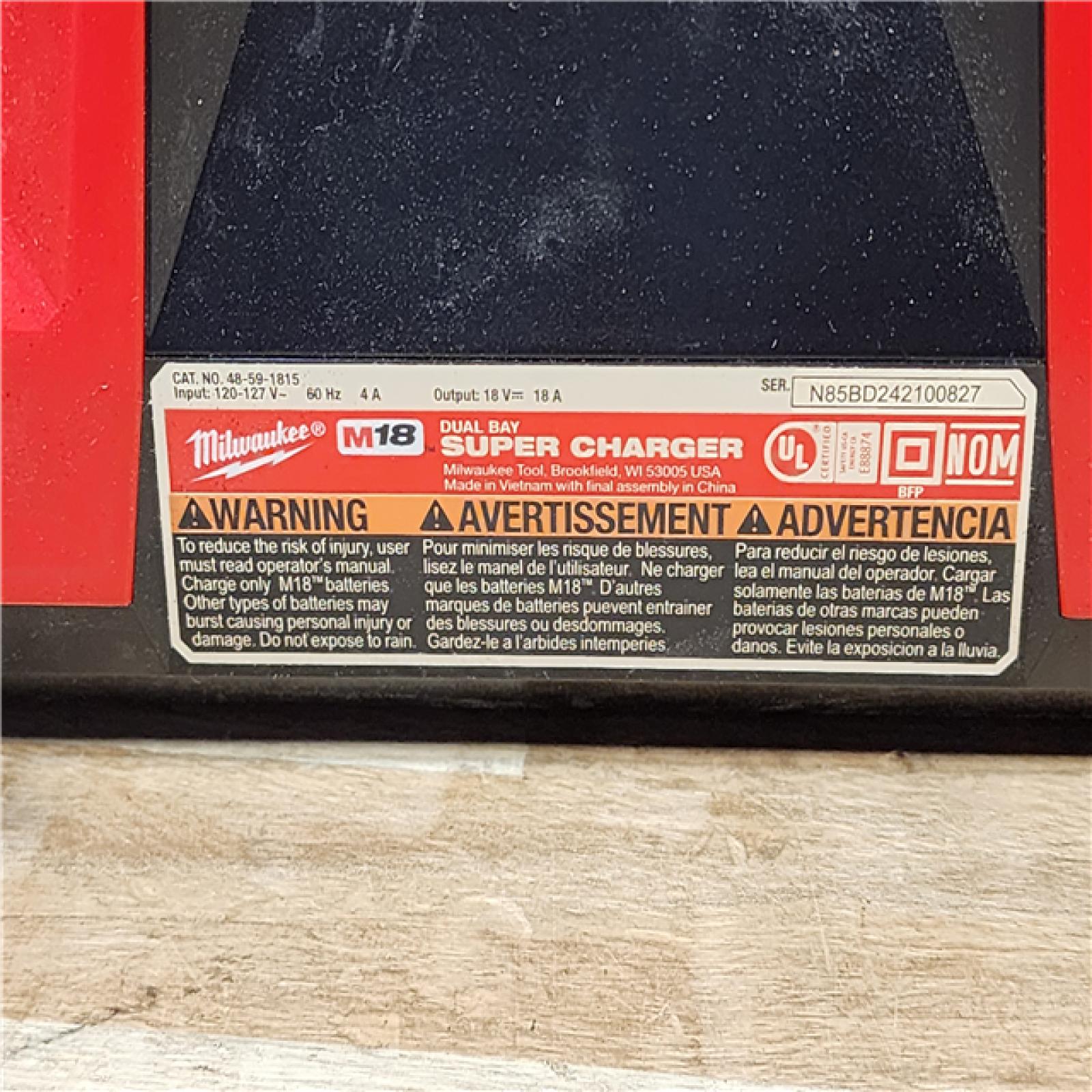 HOUSTON LOCATION - AS-IS Milwaukee M18 18V Dual Bay Simultaneous Super Charger (TOOL ONLY)