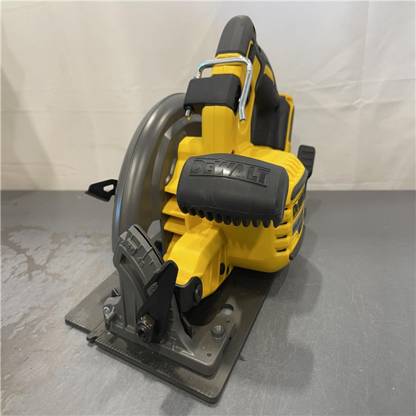 AS-IS - DeWALT FLEXVOLT 60V MAX Cordless Brushless 7-1/4 in. Circular Saw with Brake