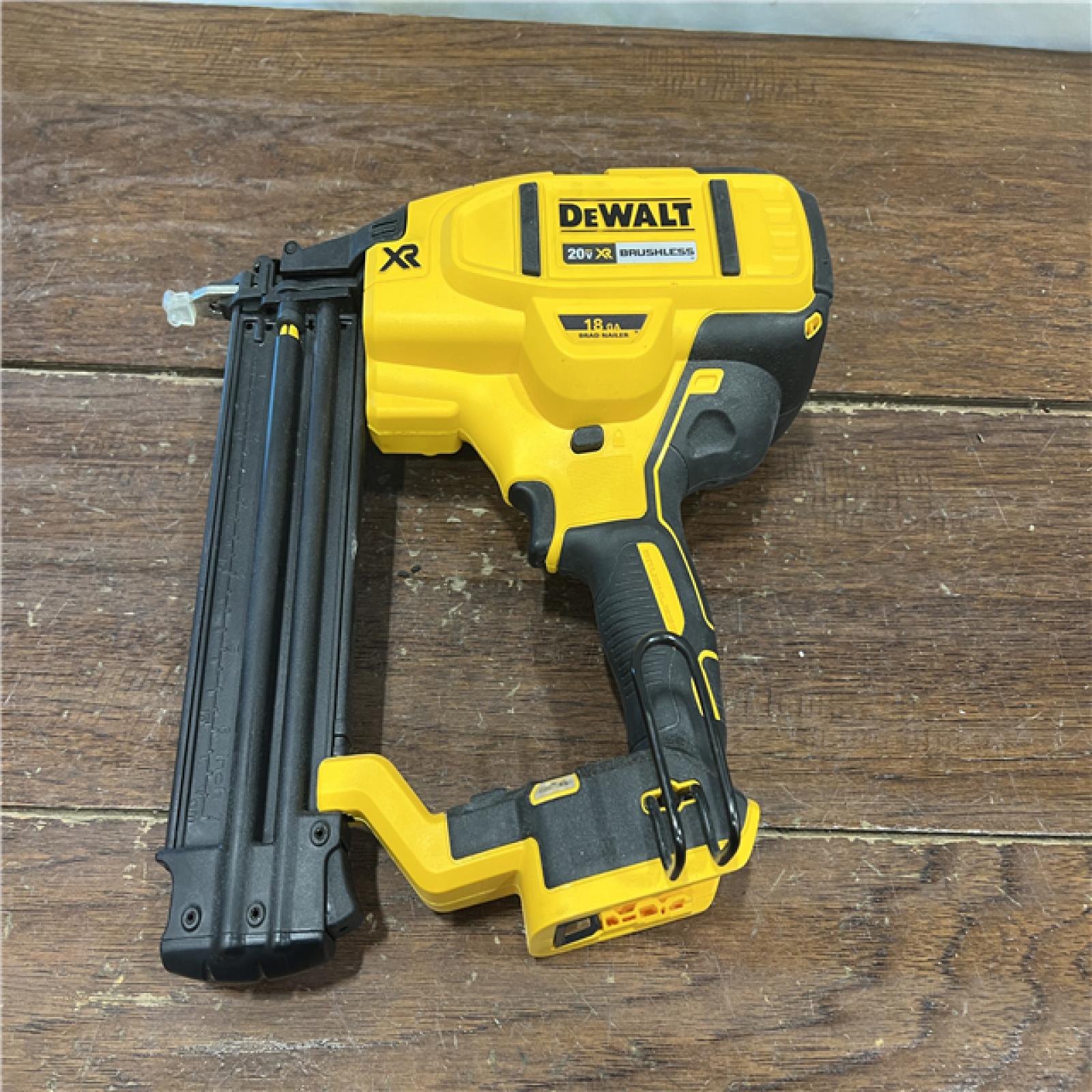 AS-IS DEWALT 20V MAX XR 18 Gauge Brad Nailer Kit