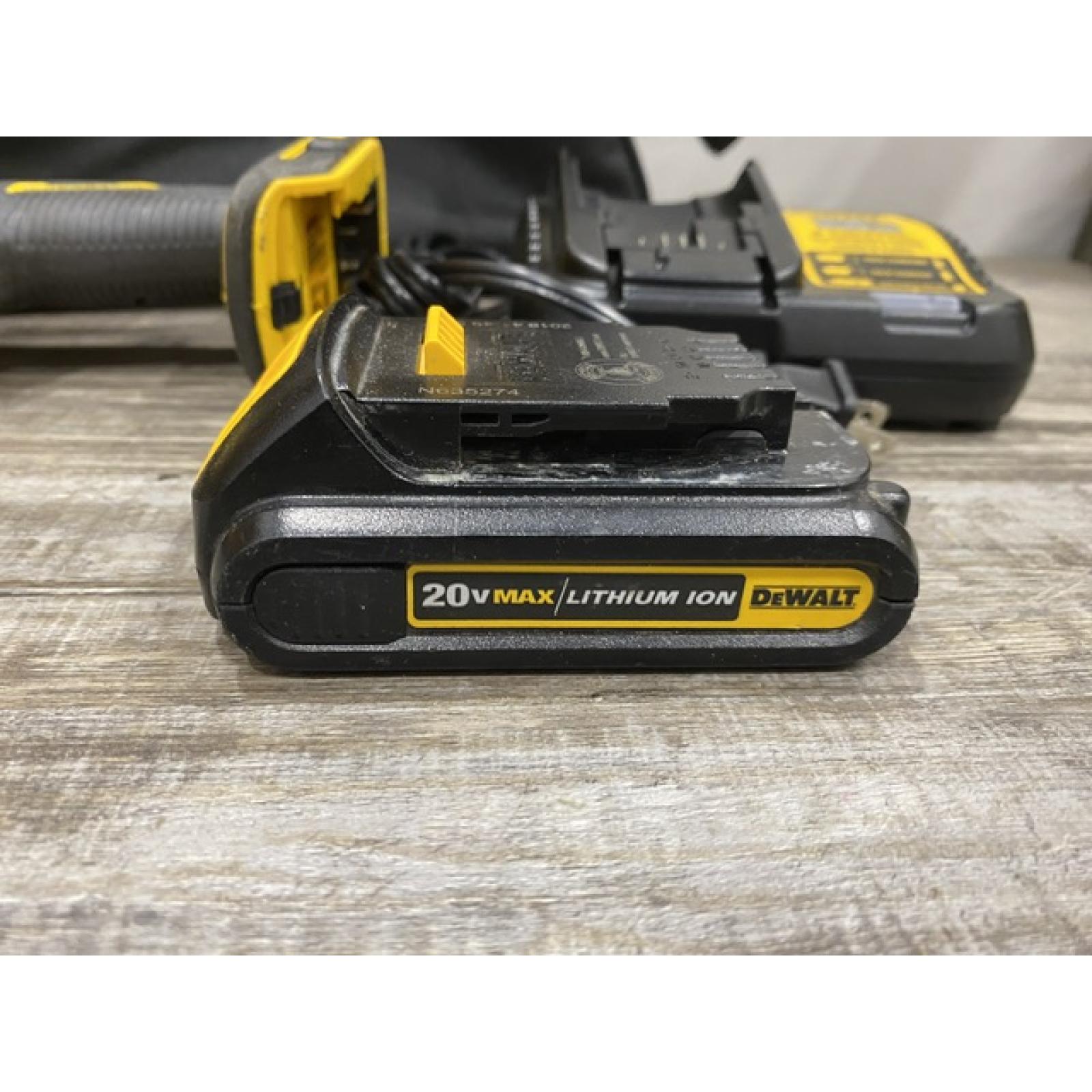 AS-IS DEWALT 20V MAX XR Cordless Brushless 3-Speed Oscillating Multi Tool Kit