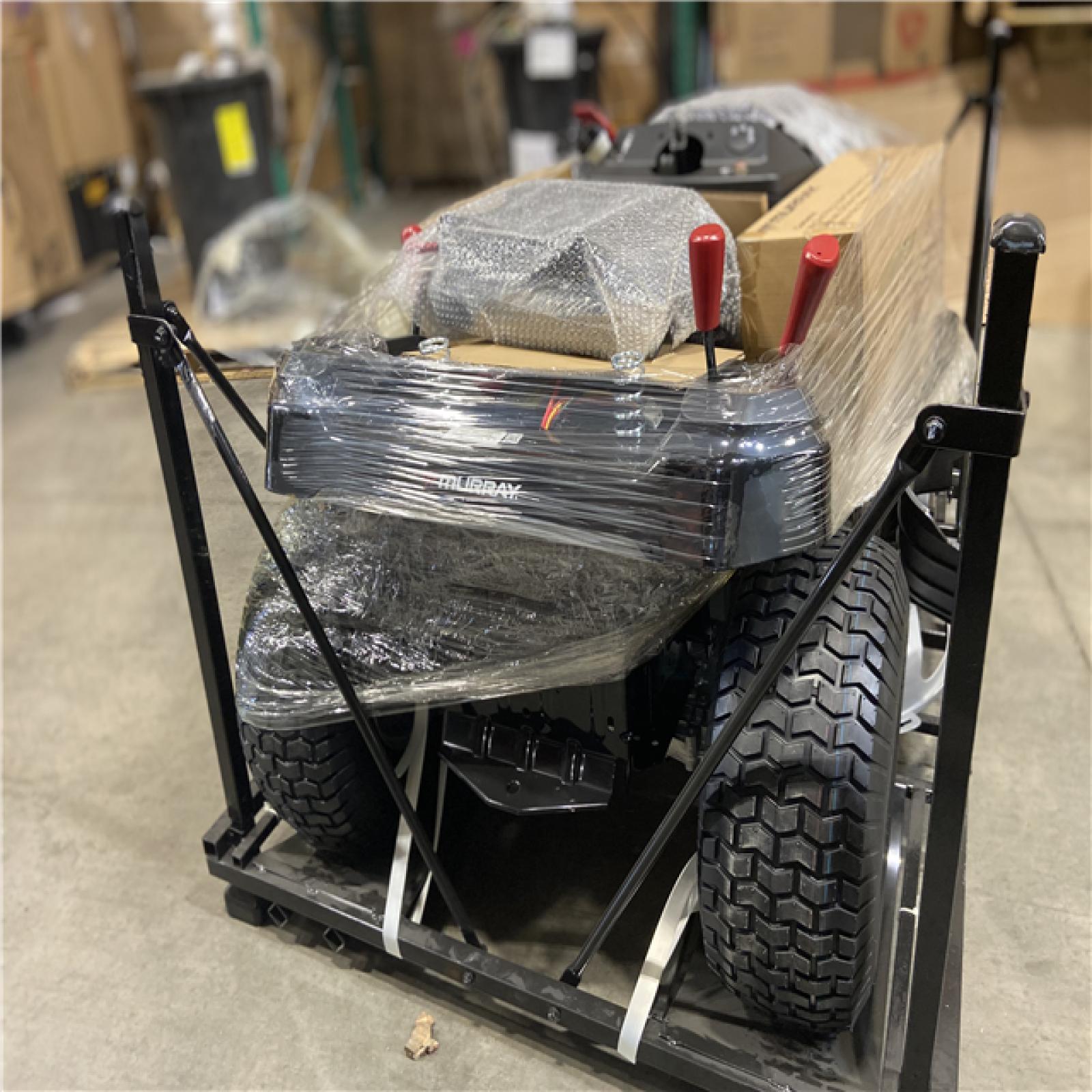 DALLAS LOCATION - Murray MT100 42 in. 13.5 HP 500cc E1350 Series Briggs and Stratton Engine 6-Speed Manual Gas Riding Lawn Tractor Mower