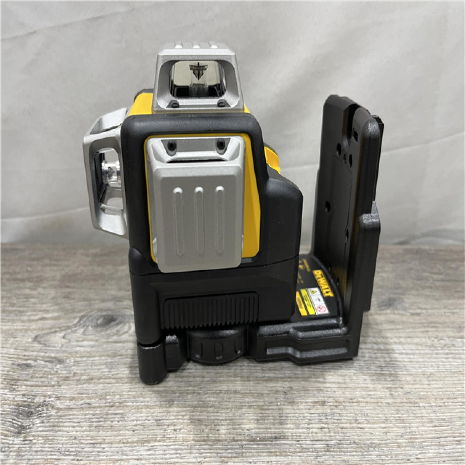 AS-IS DEWALT 12V MAX Lithium-Ion 100 ft. Green Self-Leveling 3-Beam 360 Degree Laser Level Kit