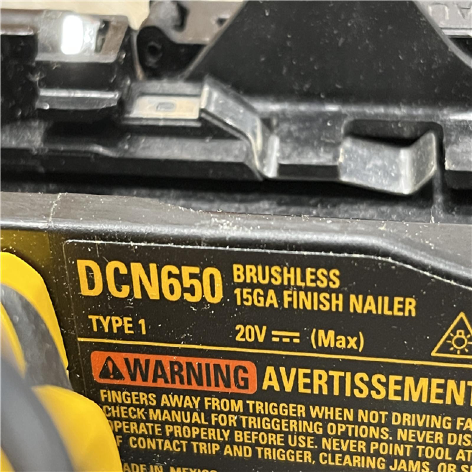 AS-IS DEWALT 20V MAX XR Lithium-Ion Cordless 2-1/2 in. 15-Gauge Finish Nailer Kit
