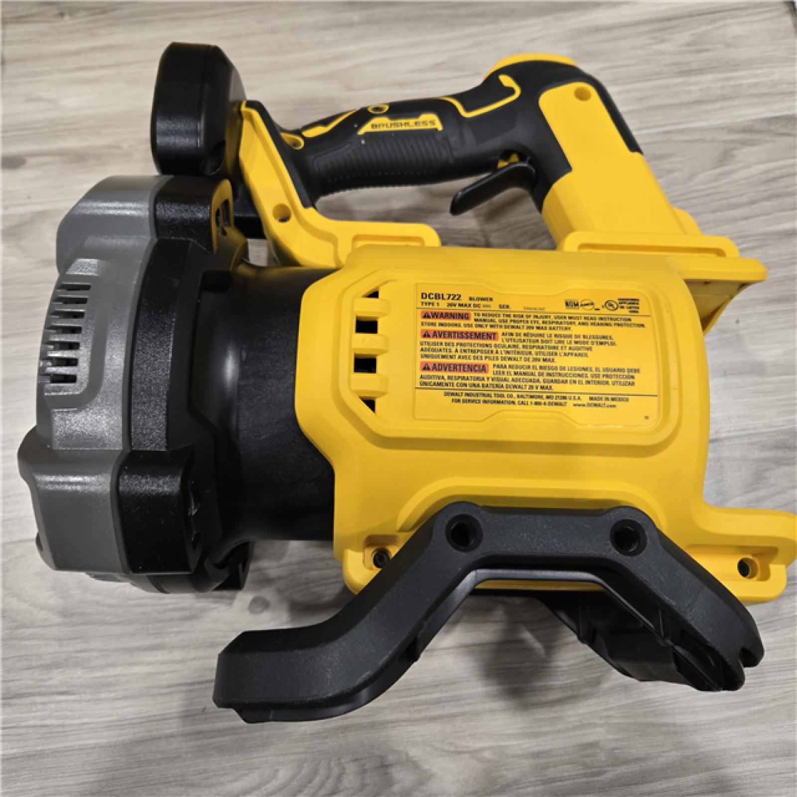 GOOD- DEWALT 20V MAX Brushless Cordless Handheld Axial Leaf Blower Kit