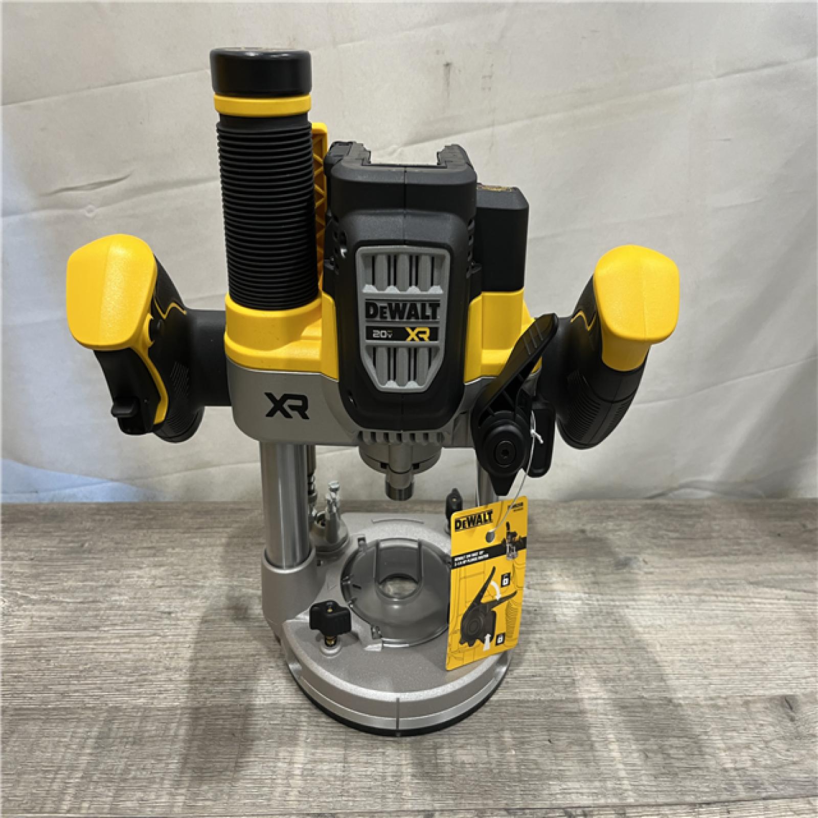 AS-IS DEWALT 20V MAX XR 2-1/4 Peak HP Brushless Cordless Plunge Router (Tool Only)