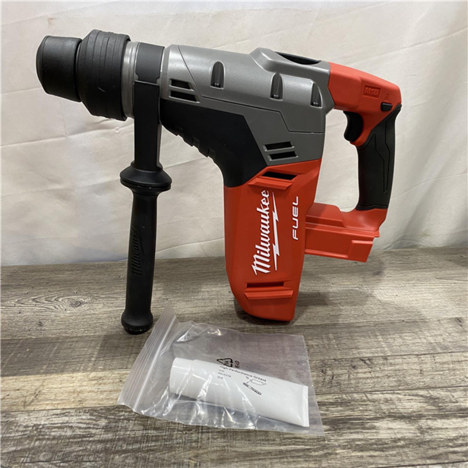 AS-IS Milwaukee FUEL 18V Lithium-Ion Brushless Cordless 1-9/16 in. (Tool-Only)