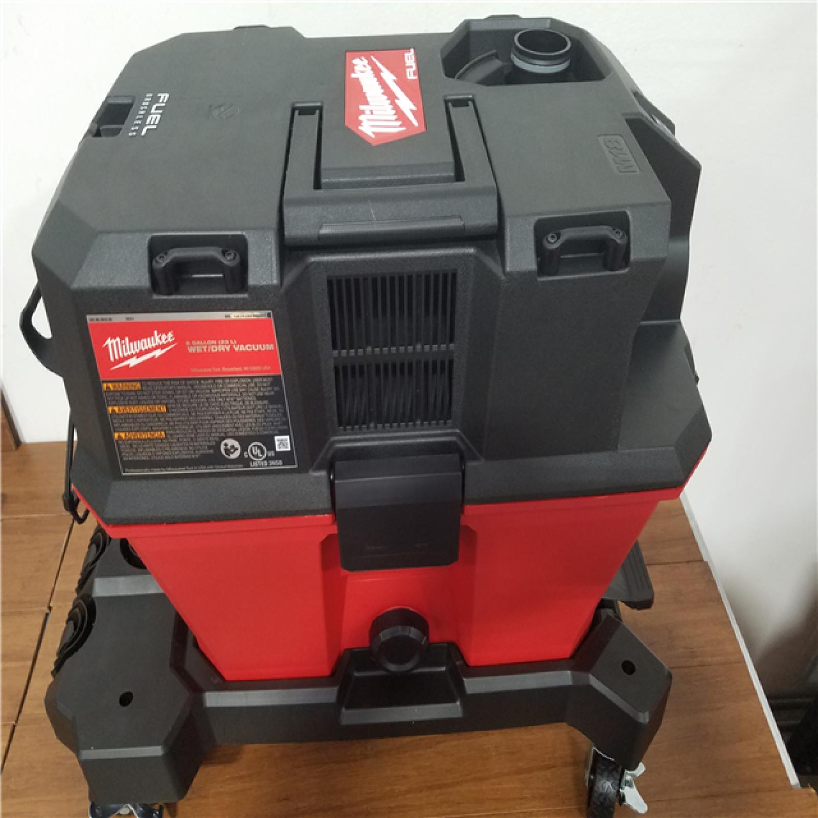 California NEW Milwaukee 6-Gallon Wet/Dry Vacuum (Tool Only)