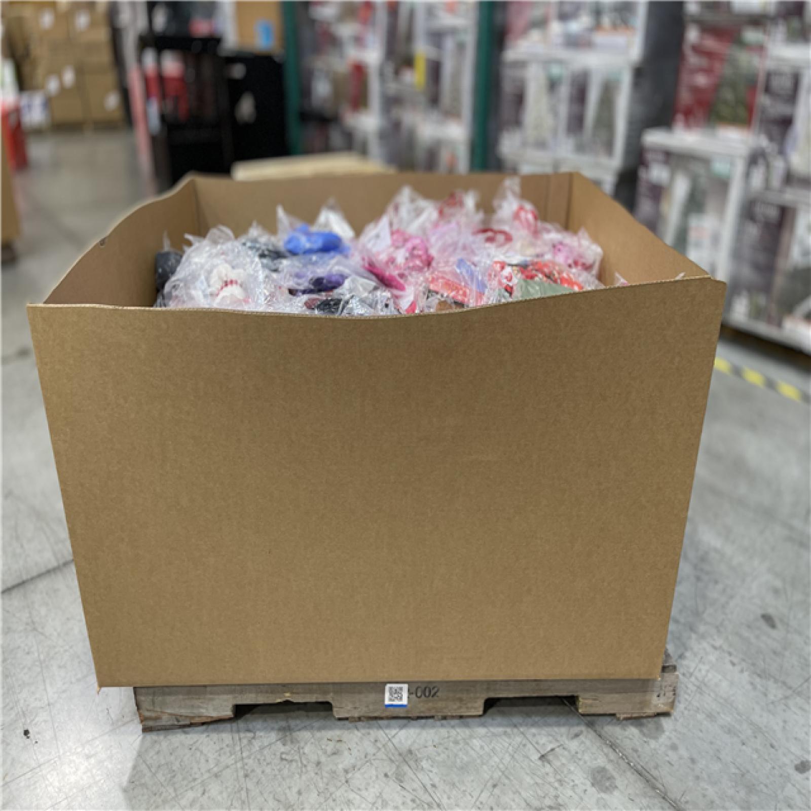 DALLAS LOCATION- NEW! BULLSEYE MIXED APPAREL PALLET- (300 UNITS)