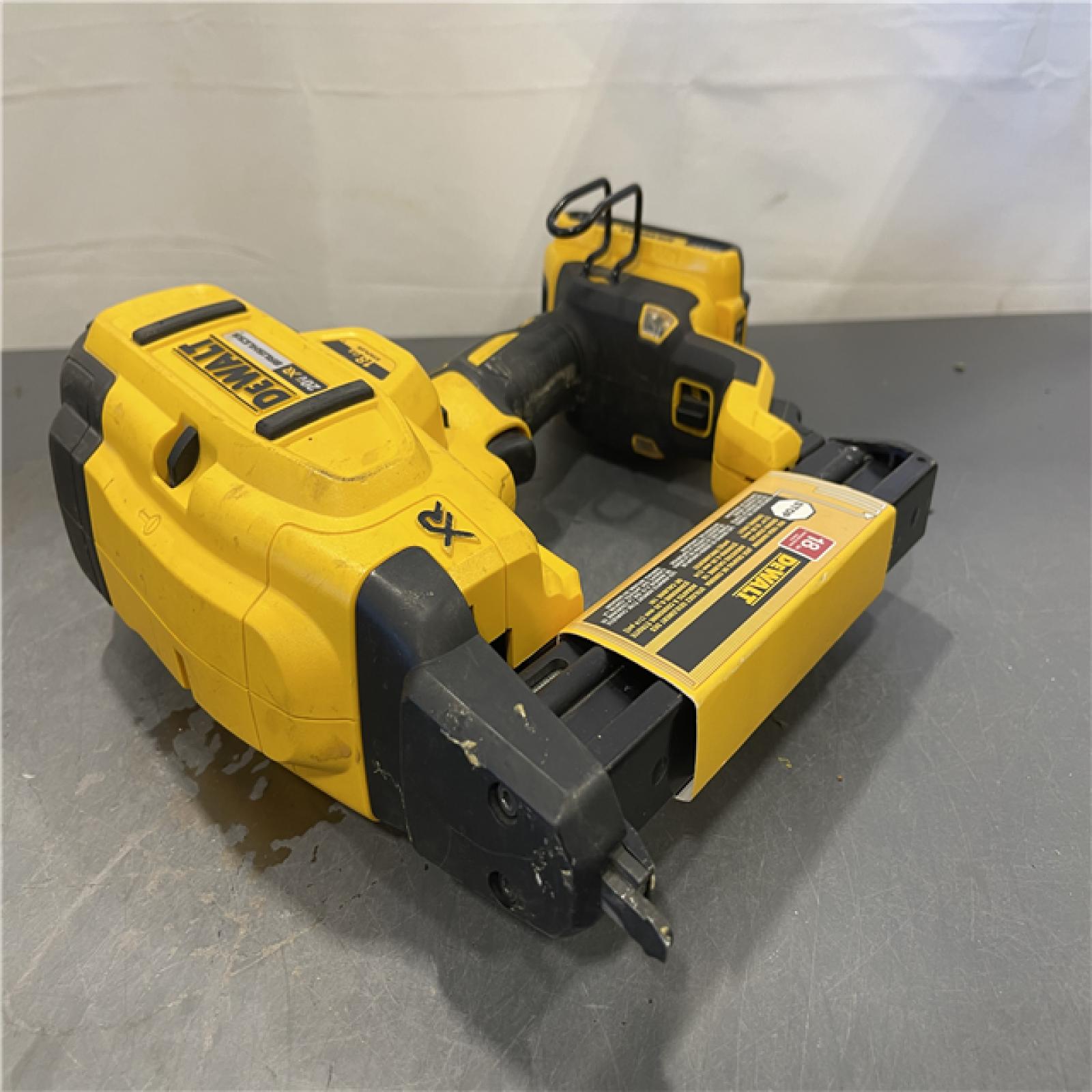 AS-IS - DeWALT 20V MAX XR Lithium-Ion Cordless 18-Gauge Narrow Crown Stapler Kit