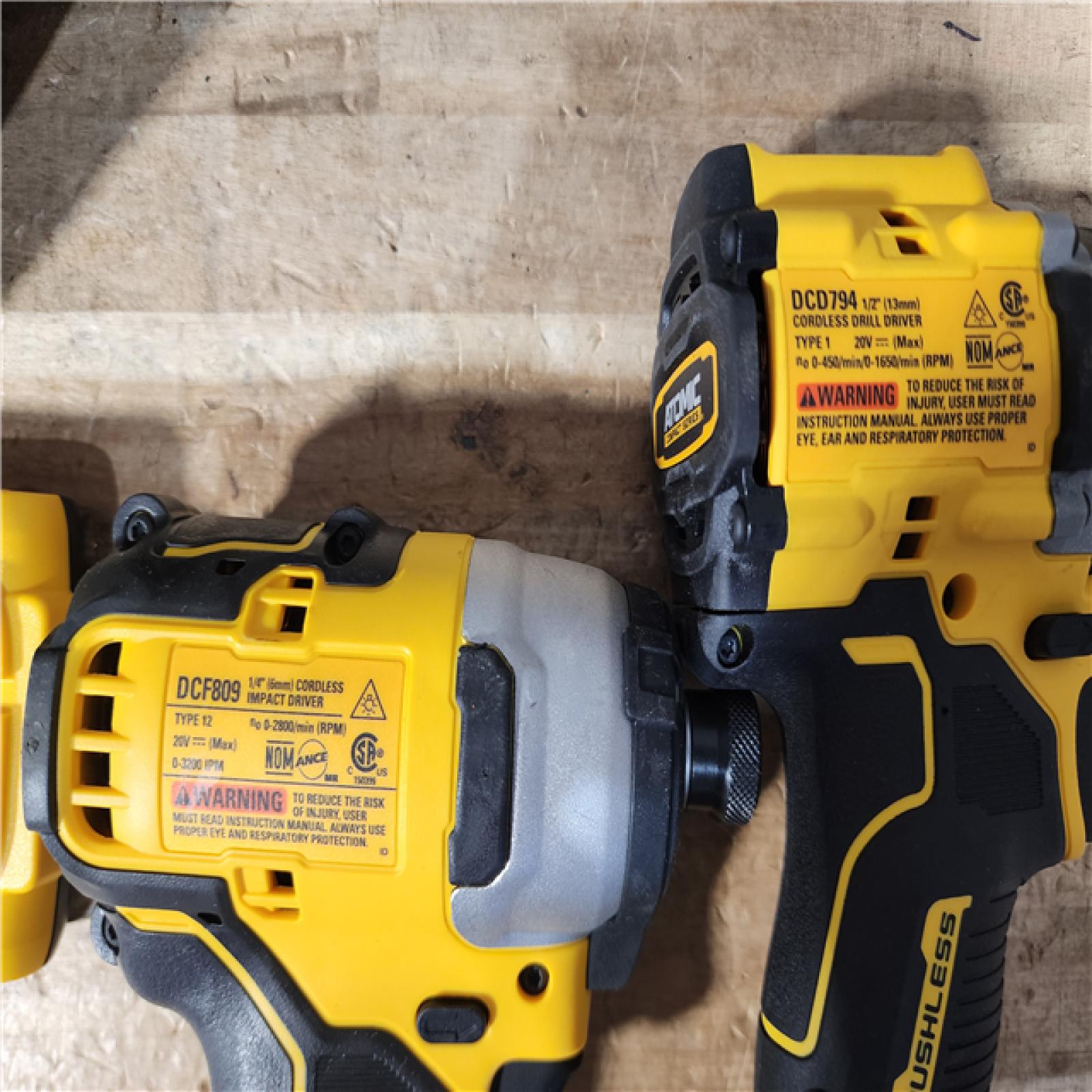 HOUSTON LOCATION - AS - IS DEWALT 2 TOOL COMBO KIT W/ (2) BATTERY & CHARGER