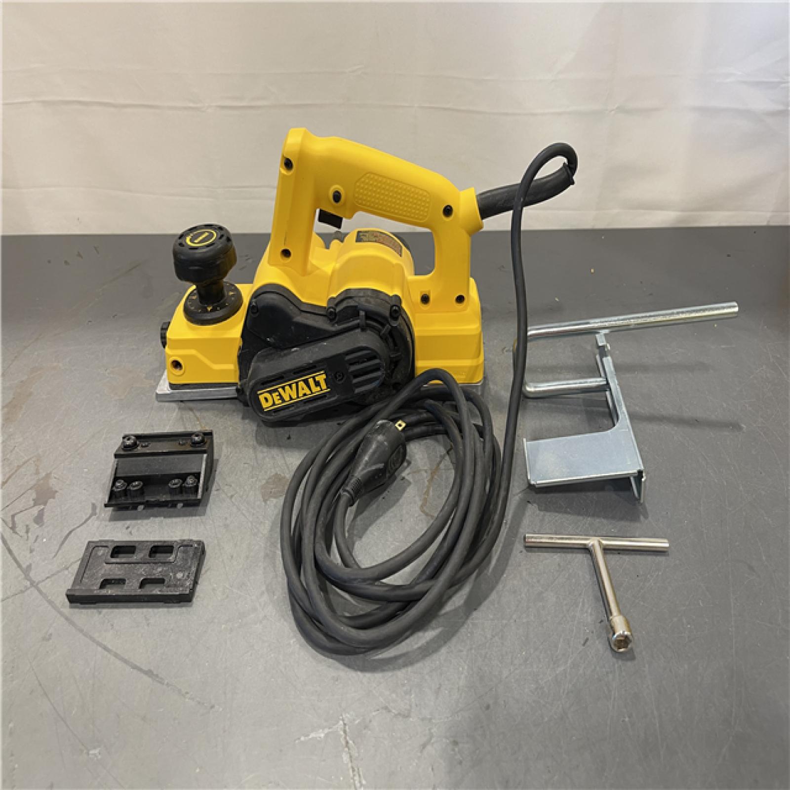 AS-IS - DEWALT 5.5 Amp 3-1/4 in. Portable Corded Hand Planer