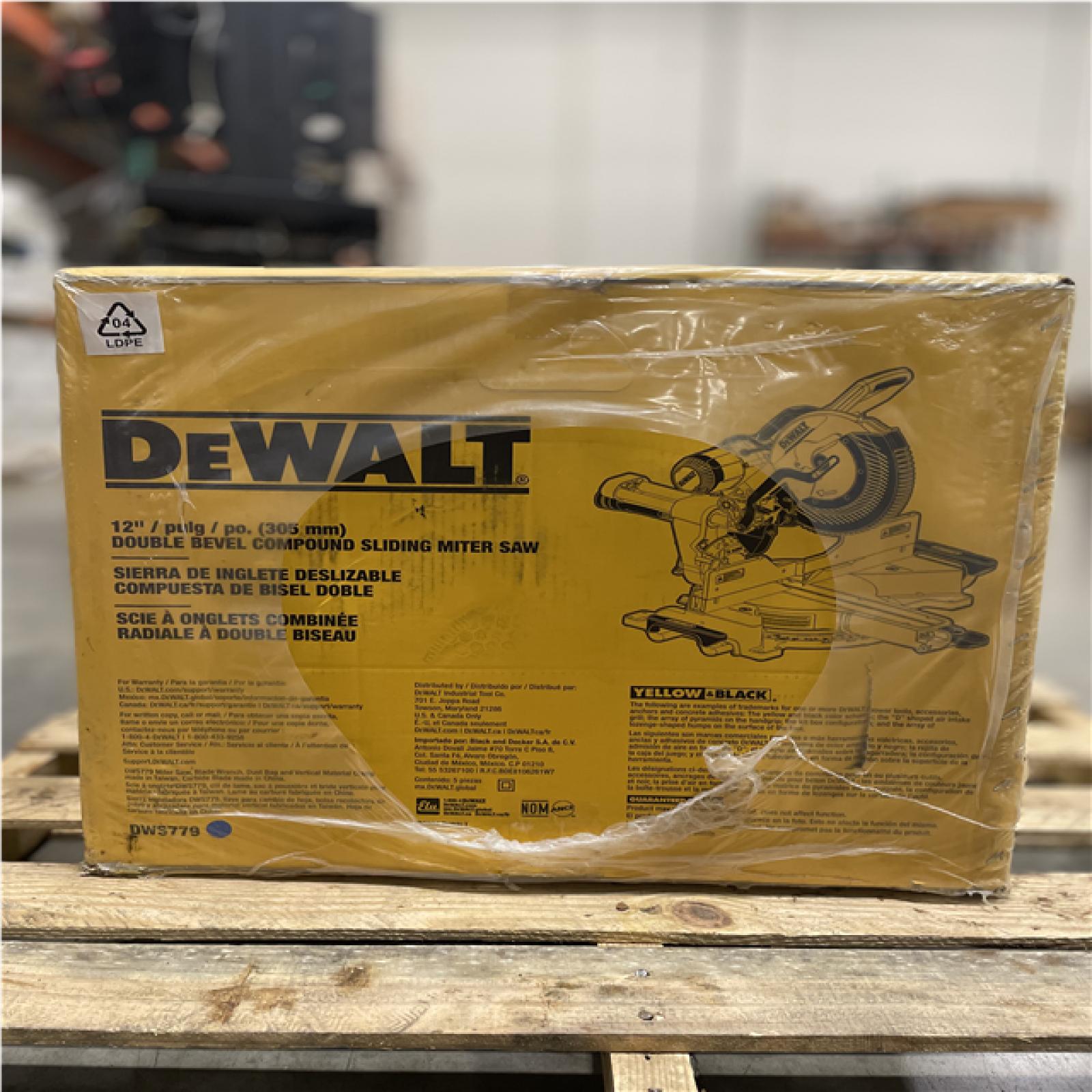 DALLAS LOCATION- NEW! DEWALT 15 Amp Corded 12 in. Double Bevel Sliding Compound Miter Saw KIT