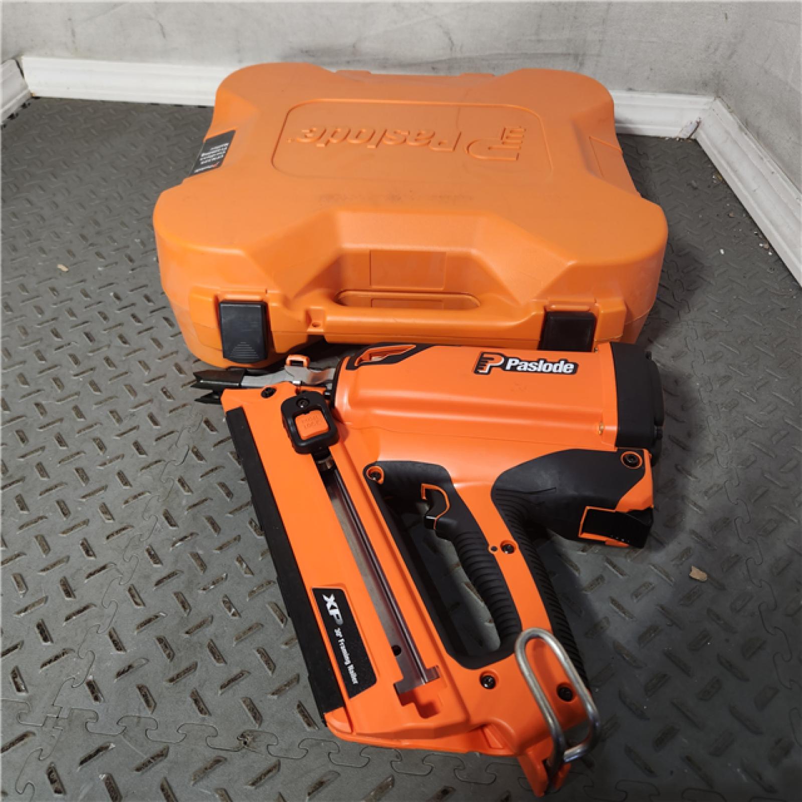 HOUSTON Location-AS-IS-Paslode CFN325XP Lithium-Ion Battery 30-Degree Cordless Framing Nailer Combo Kit Includes Brite FNP APPEARS IN NEW Condition