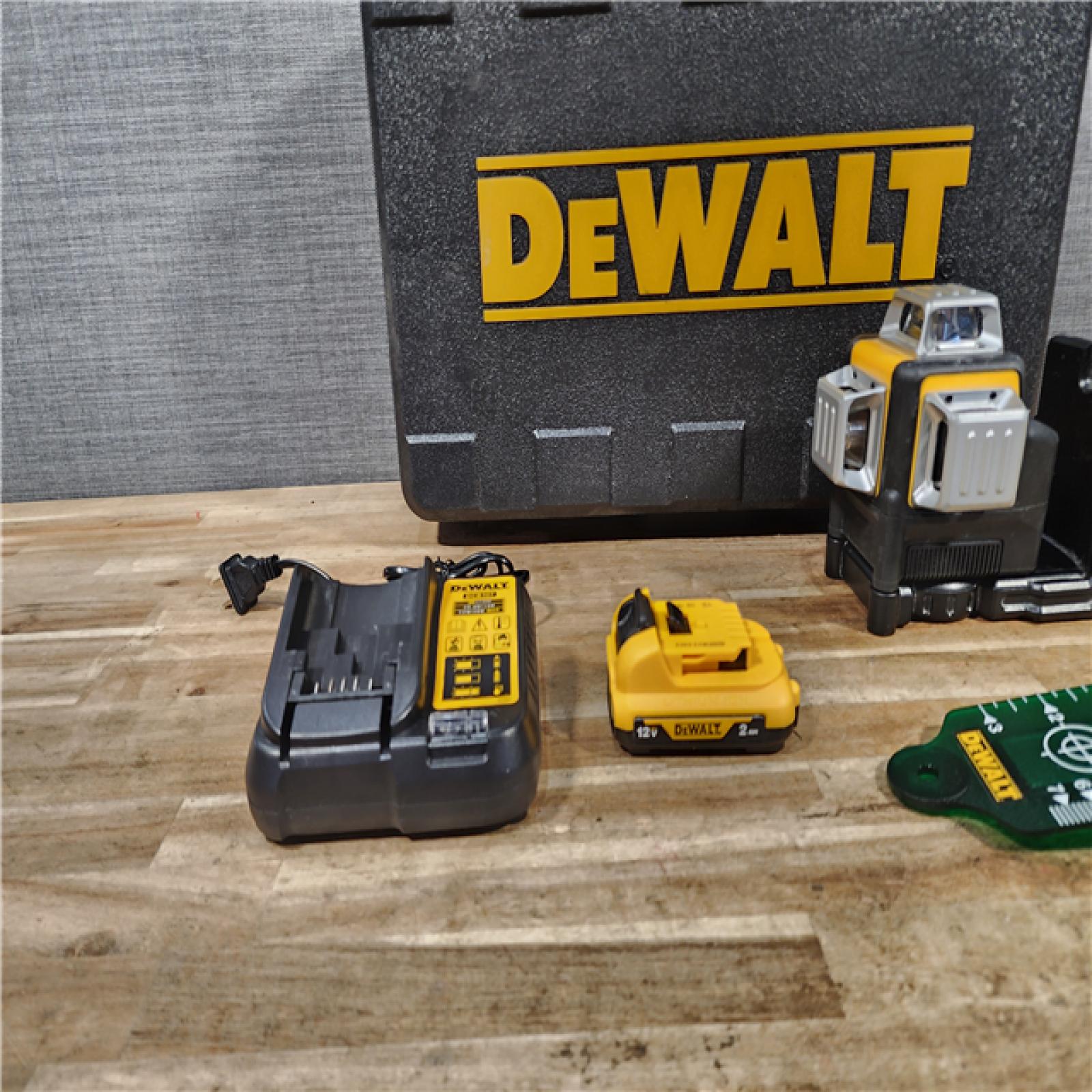 HOUSTON LOCATION - AS - IS DEWALT 12V MAX Lithium-Ion 100 ft. Green Self-Leveling 3-Beam 360 Degree Laser Level Kit