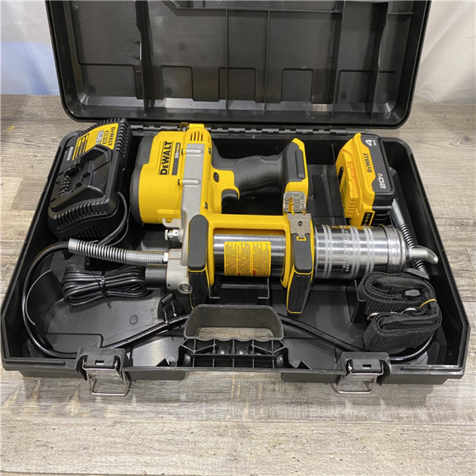 AS-IS DEWALT 20V MAX Cordless 10,000 PSI Variable Speed Grease Gun Kit