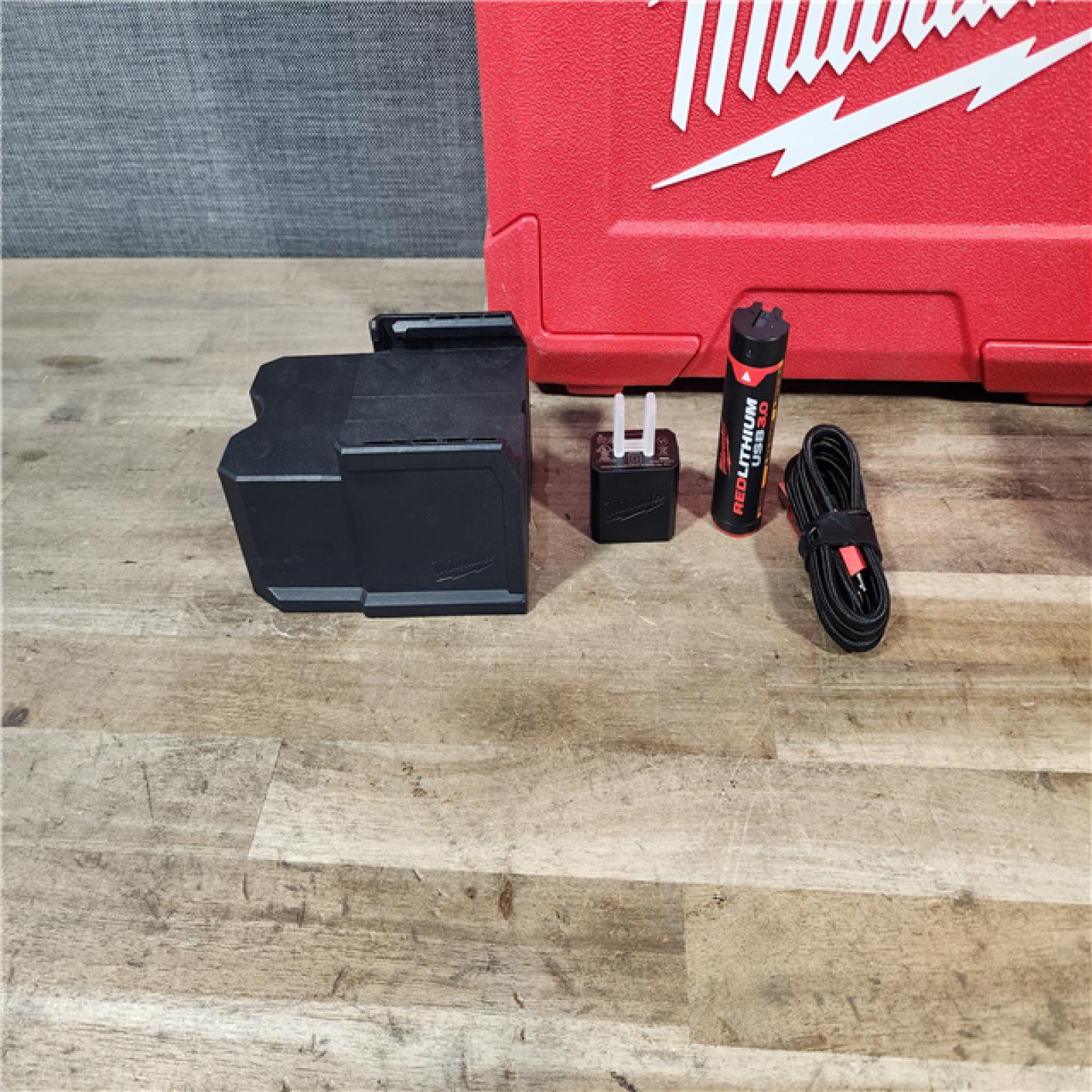 HOUSTON LOCATION - AS-IS (APPEARS LIKE NEW) Milwaukee Green 100 ft. Cross Line and Plumb Points Rechargeable Laser Level Kit