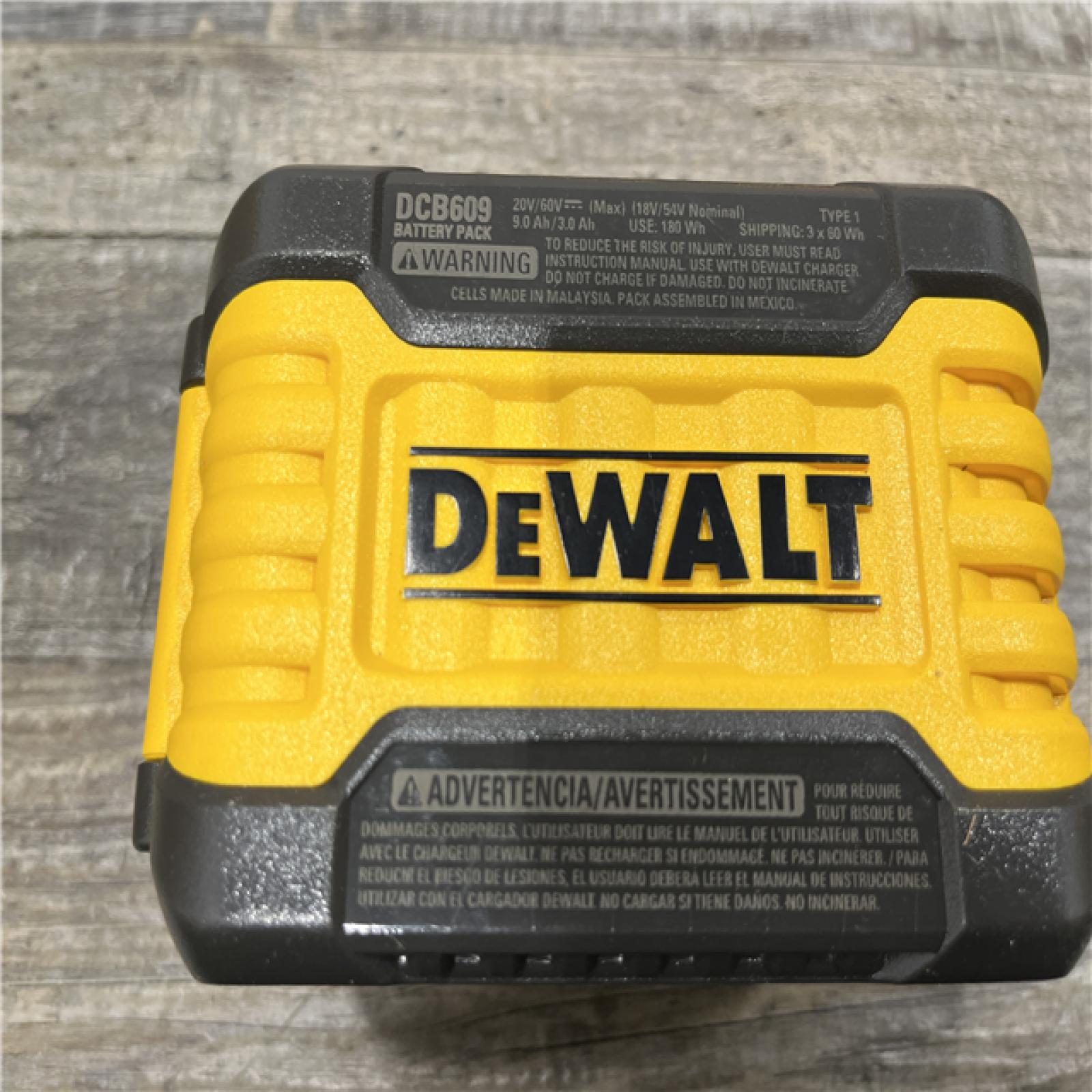 AS-IS DEWALT 20V/60V MAX FLEXVOLT Lithium-Ion 9.0Ah Battery and Charger Starter Kit