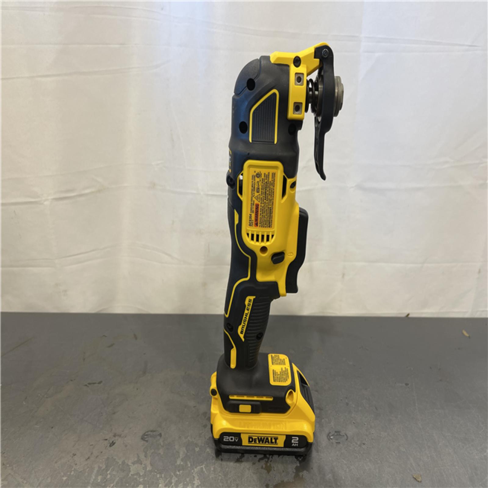 AS-IS - DeWalt ATOMIC 20V MAX Cordless Brushless Oscillating Multi Tool Kit