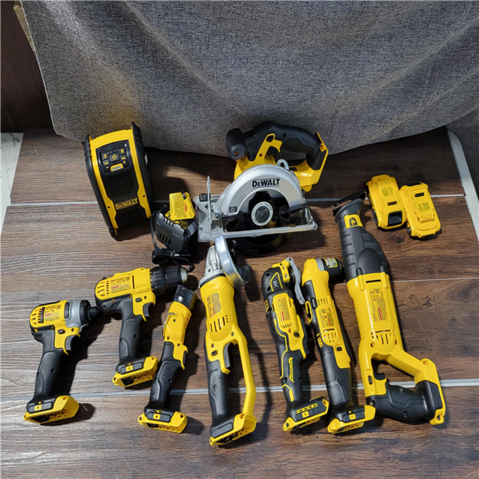 CALIFORNIA NEW DEWALT 9-TOOL COMBO KIT(BATTERIES,CHARGER,AND BAGS INCLUDED)
