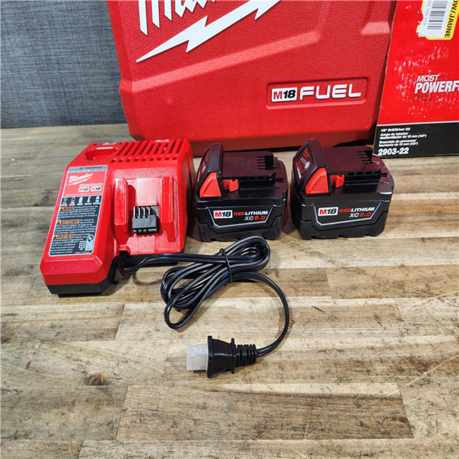 HOUSTON LOCATION - AS-IS (APPEARS LIKE NEW) Milwaukee FUEL 18V Lithium-Ion Brushless Cordless 1/2 in. Drill/Driver Kit